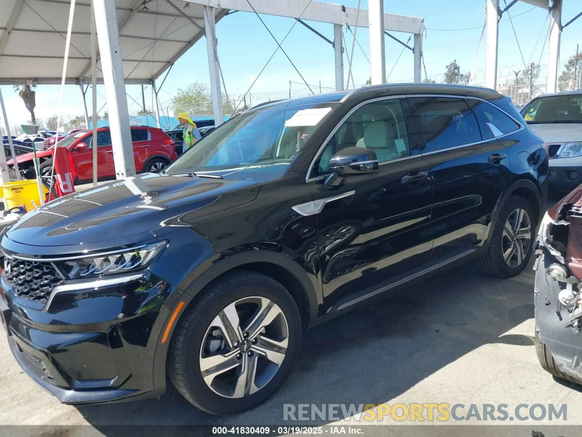 13 Photograph of a damaged car KNDRHDLG1R5235846 KIA SORENTO HYBRID 2024