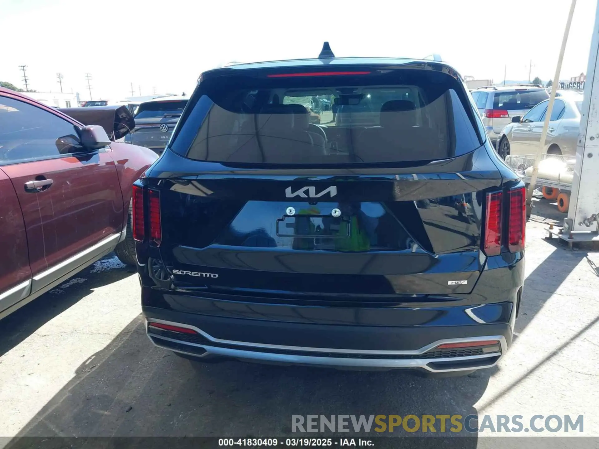 15 Photograph of a damaged car KNDRHDLG1R5235846 KIA SORENTO HYBRID 2024