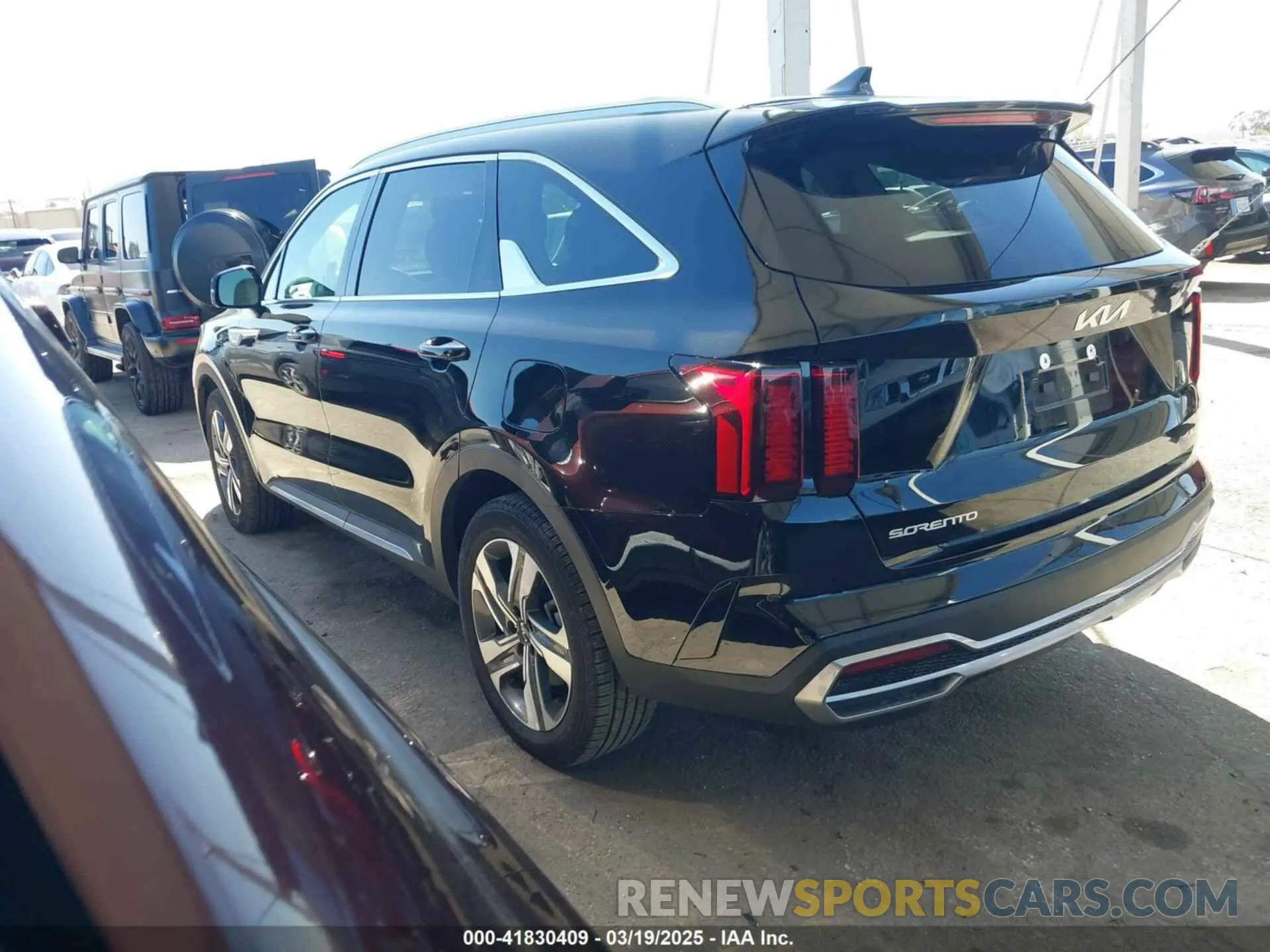 3 Photograph of a damaged car KNDRHDLG1R5235846 KIA SORENTO HYBRID 2024