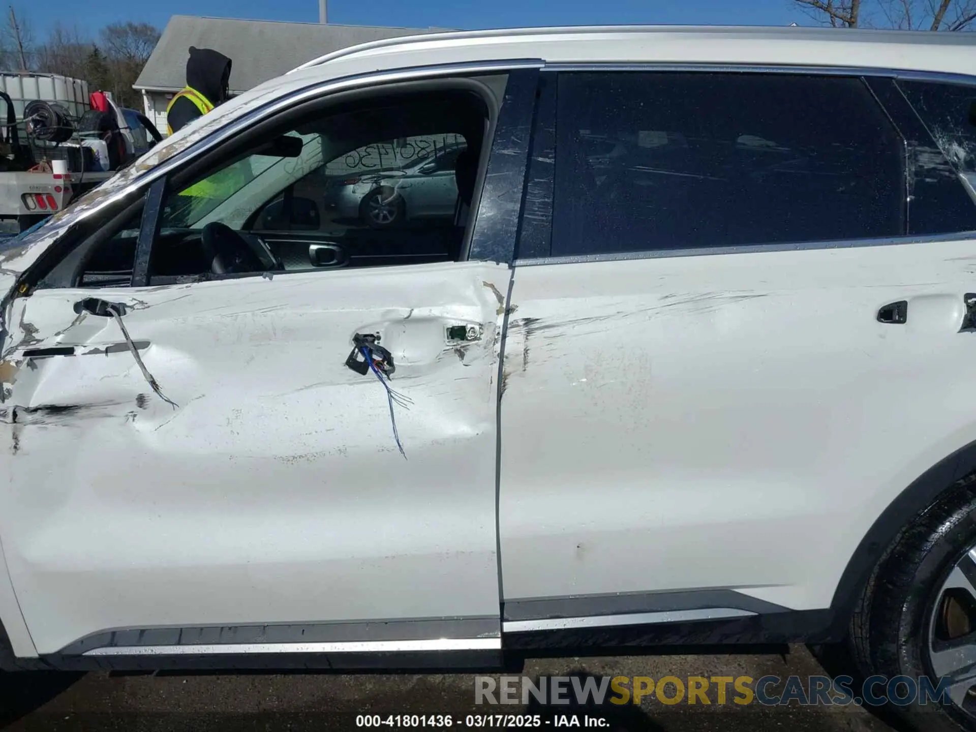 14 Photograph of a damaged car KNDRHDLG5R5259177 KIA SORENTO HYBRID 2024