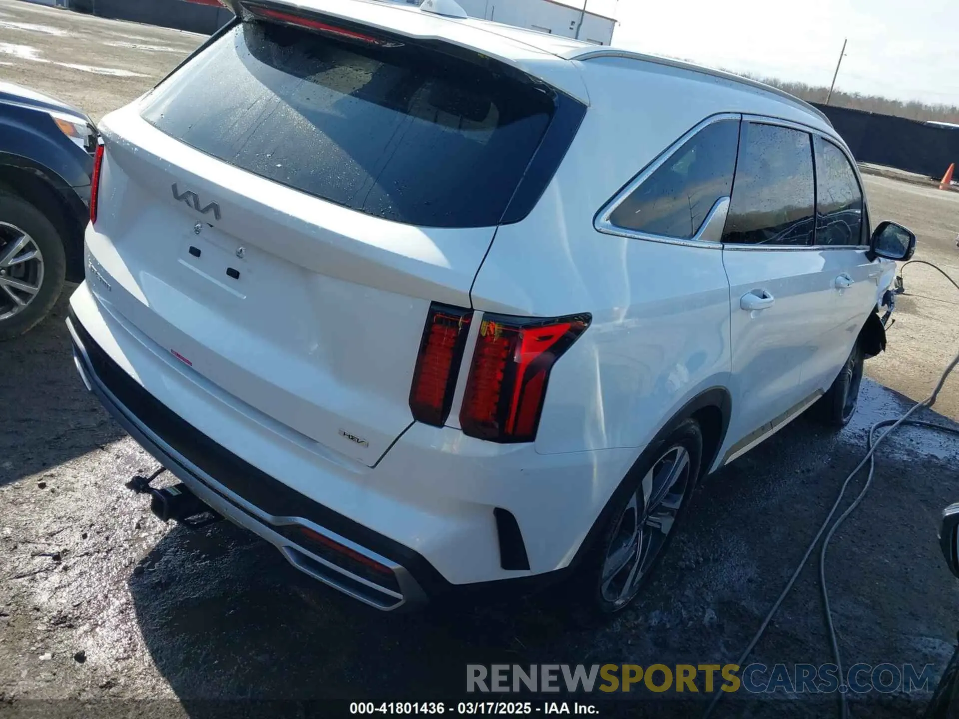 4 Photograph of a damaged car KNDRHDLG5R5259177 KIA SORENTO HYBRID 2024