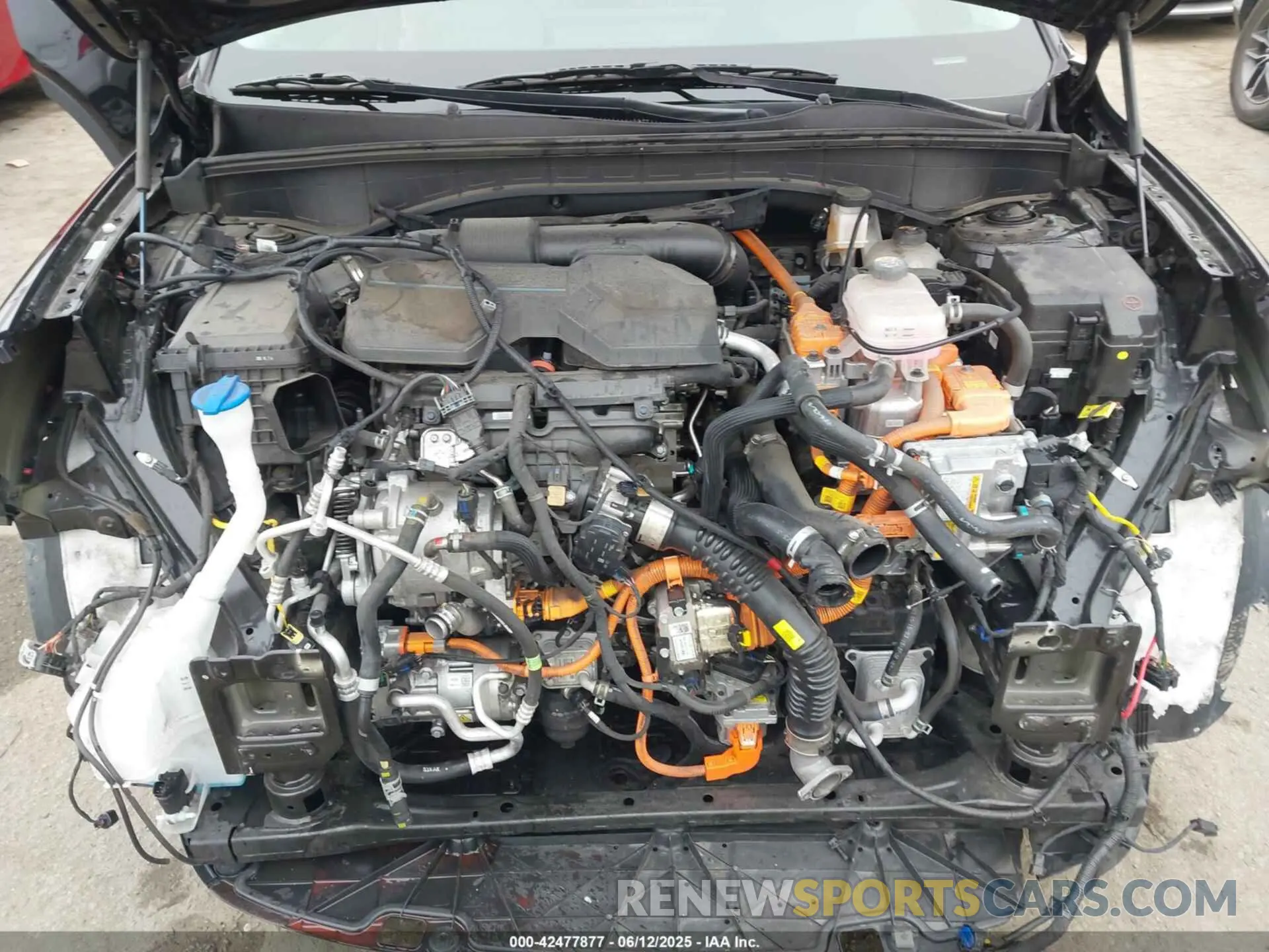 10 Photograph of a damaged car KNDRKDLGXR5247947 KIA SORENTO HYBRID 2024