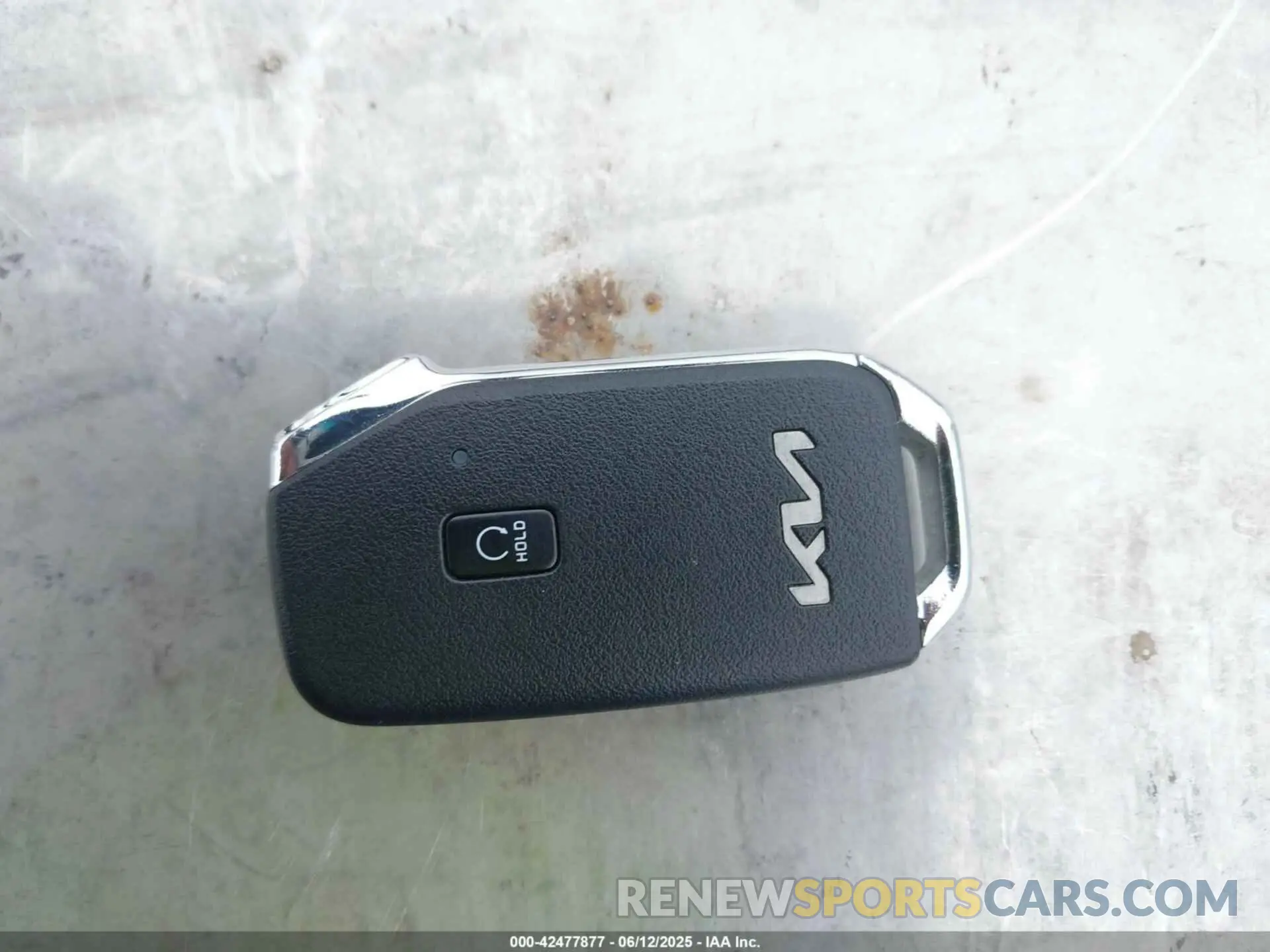 11 Photograph of a damaged car KNDRKDLGXR5247947 KIA SORENTO HYBRID 2024