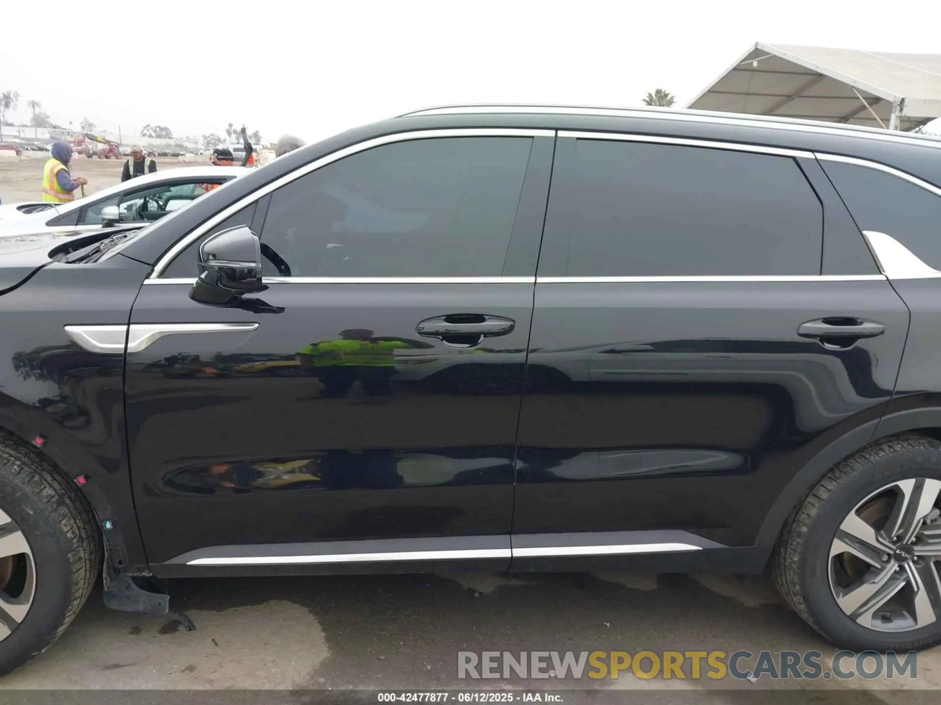 15 Photograph of a damaged car KNDRKDLGXR5247947 KIA SORENTO HYBRID 2024