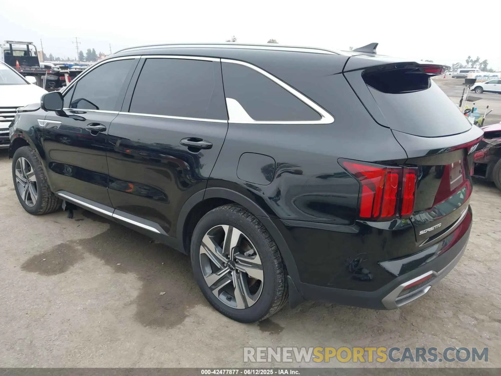3 Photograph of a damaged car KNDRKDLGXR5247947 KIA SORENTO HYBRID 2024
