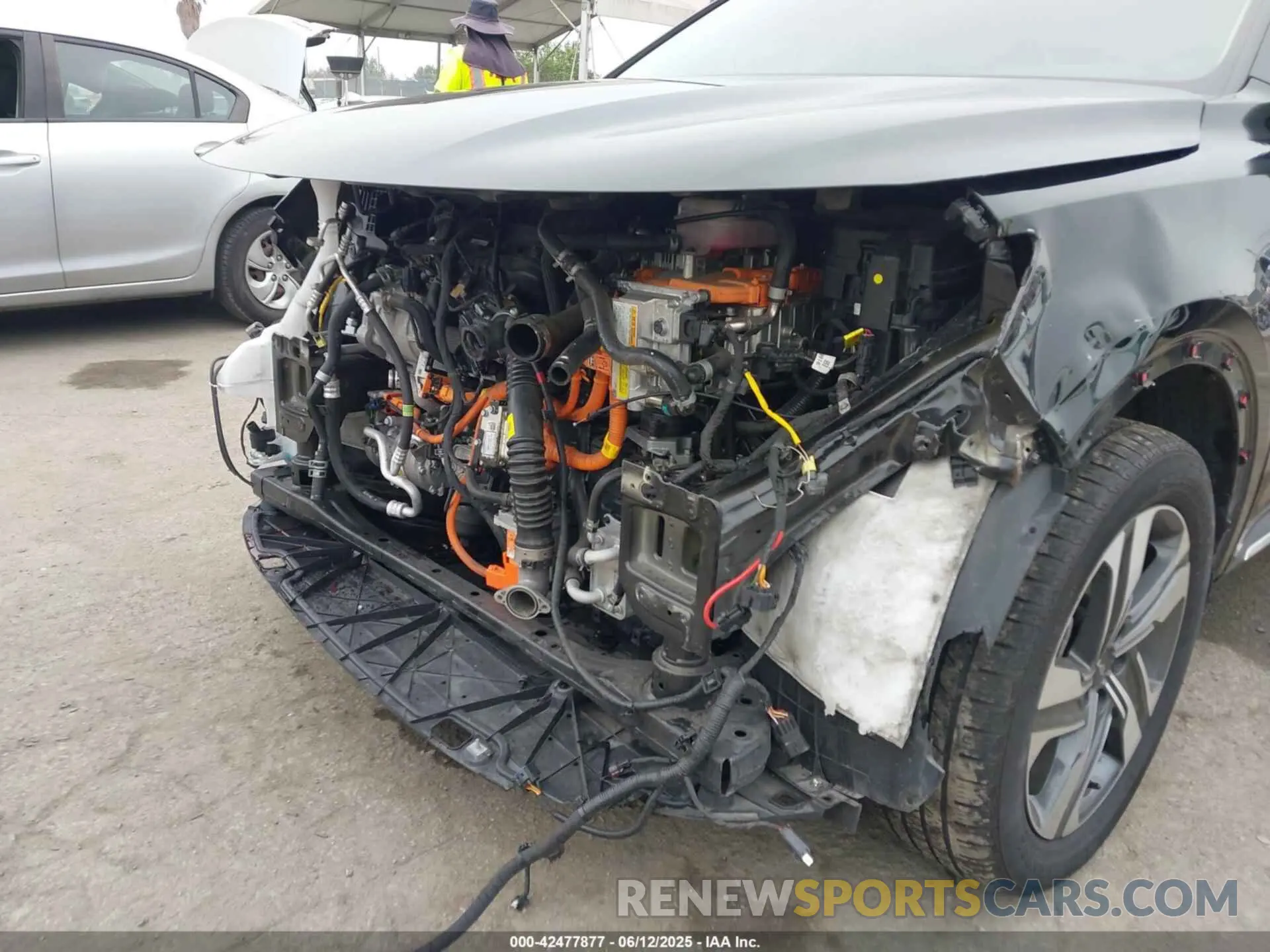 6 Photograph of a damaged car KNDRKDLGXR5247947 KIA SORENTO HYBRID 2024