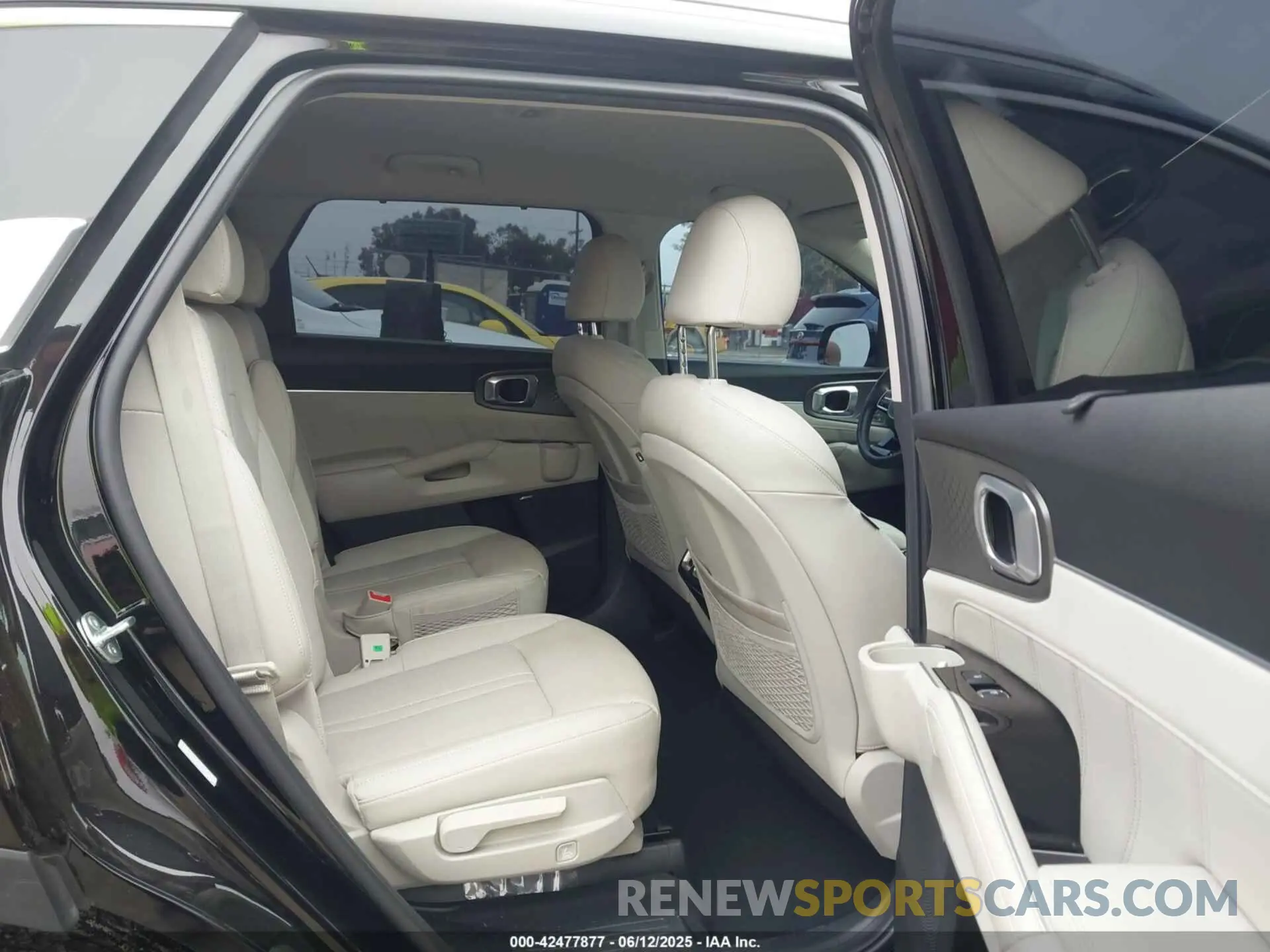 8 Photograph of a damaged car KNDRKDLGXR5247947 KIA SORENTO HYBRID 2024