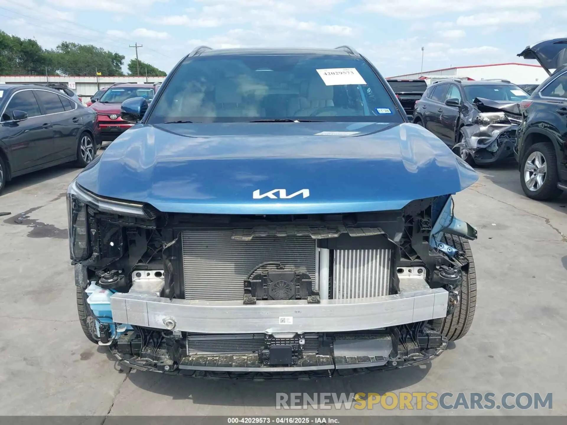 13 Photograph of a damaged car KNDRKDJG0S5326195 KIA SORENTO HYBRID 2025