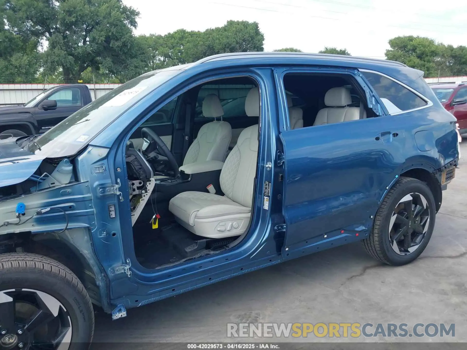 20 Photograph of a damaged car KNDRKDJG0S5326195 KIA SORENTO HYBRID 2025
