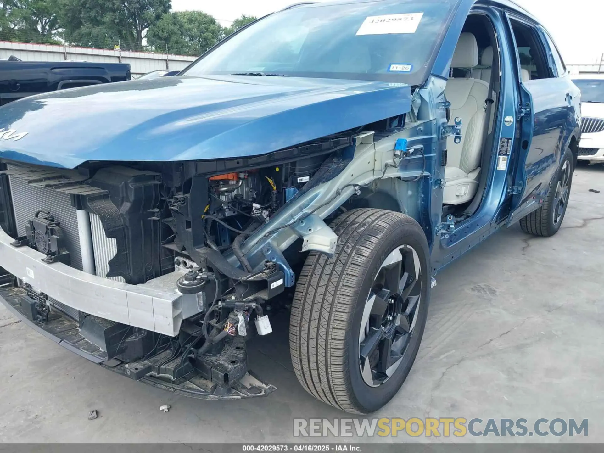 6 Photograph of a damaged car KNDRKDJG0S5326195 KIA SORENTO HYBRID 2025