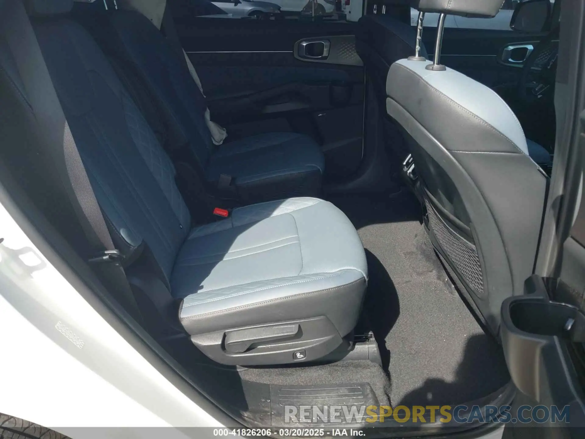 8 Photograph of a damaged car KNDRKDJG2S5352409 KIA SORENTO HYBRID 2025