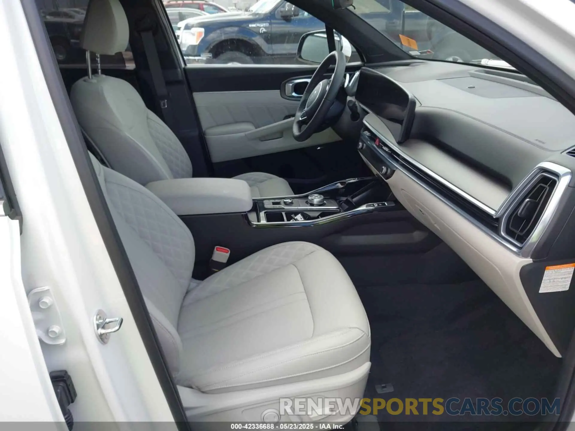 5 Photograph of a damaged car KNDRKDJG6S5374395 KIA SORENTO HYBRID 2025