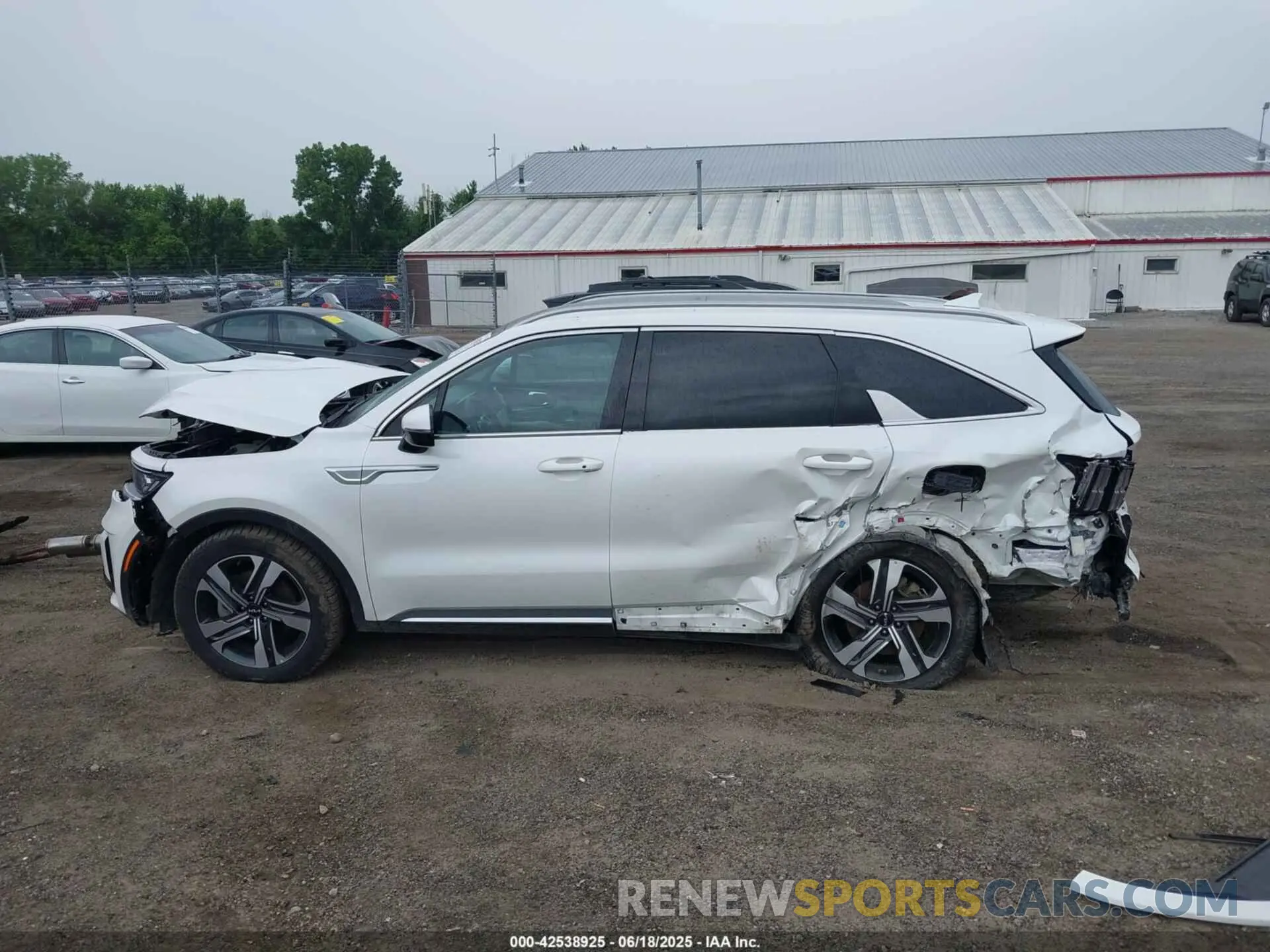 15 Photograph of a damaged car KNDRJDLH6N5114544 KIA SORENTO PLUG-IN HYBRID 2022