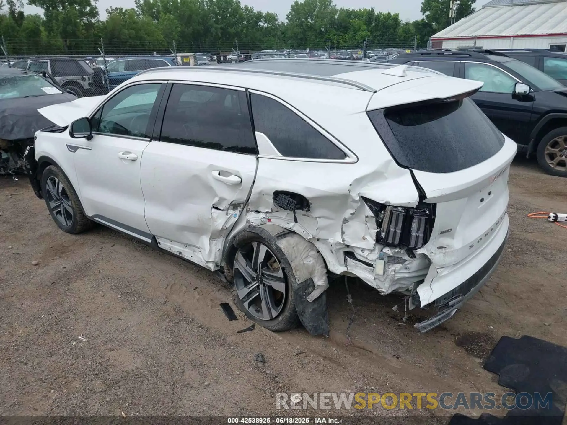 3 Photograph of a damaged car KNDRJDLH6N5114544 KIA SORENTO PLUG-IN HYBRID 2022