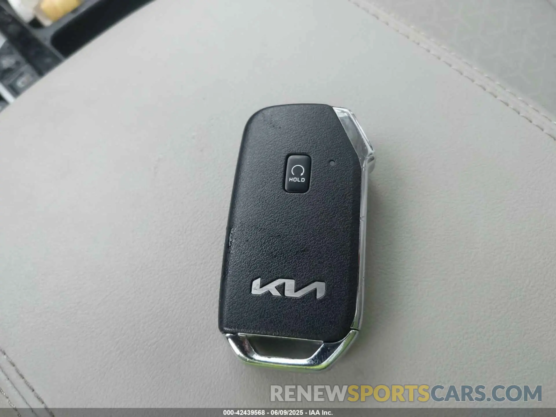 11 Photograph of a damaged car KNDRMDLH9R5235792 KIA SORENTO PLUG-IN HYBRID 2024