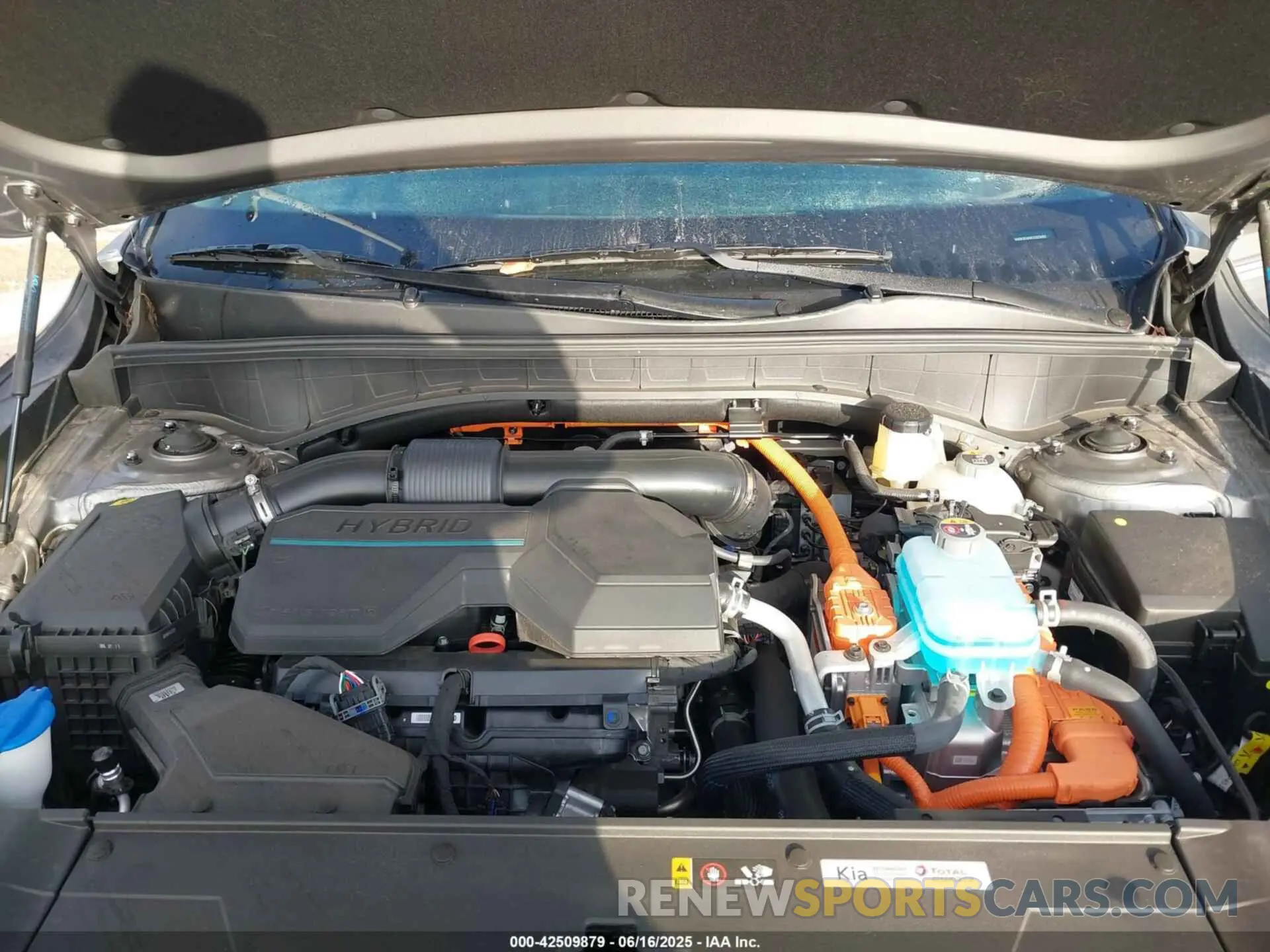 10 Photograph of a damaged car KNDRJDJHXS5325082 KIA SORENTO PLUG-IN HYBRID 2025
