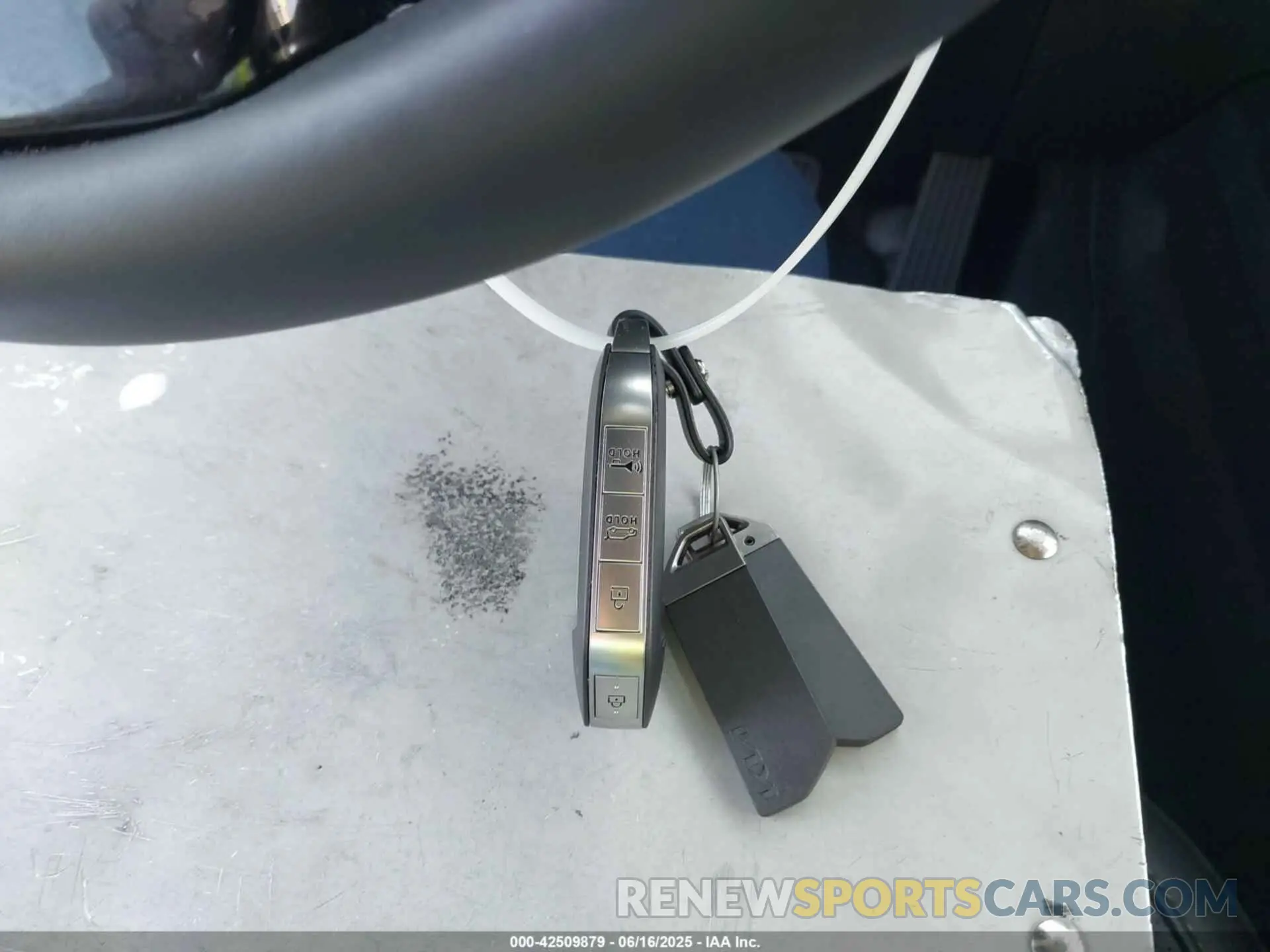 11 Photograph of a damaged car KNDRJDJHXS5325082 KIA SORENTO PLUG-IN HYBRID 2025