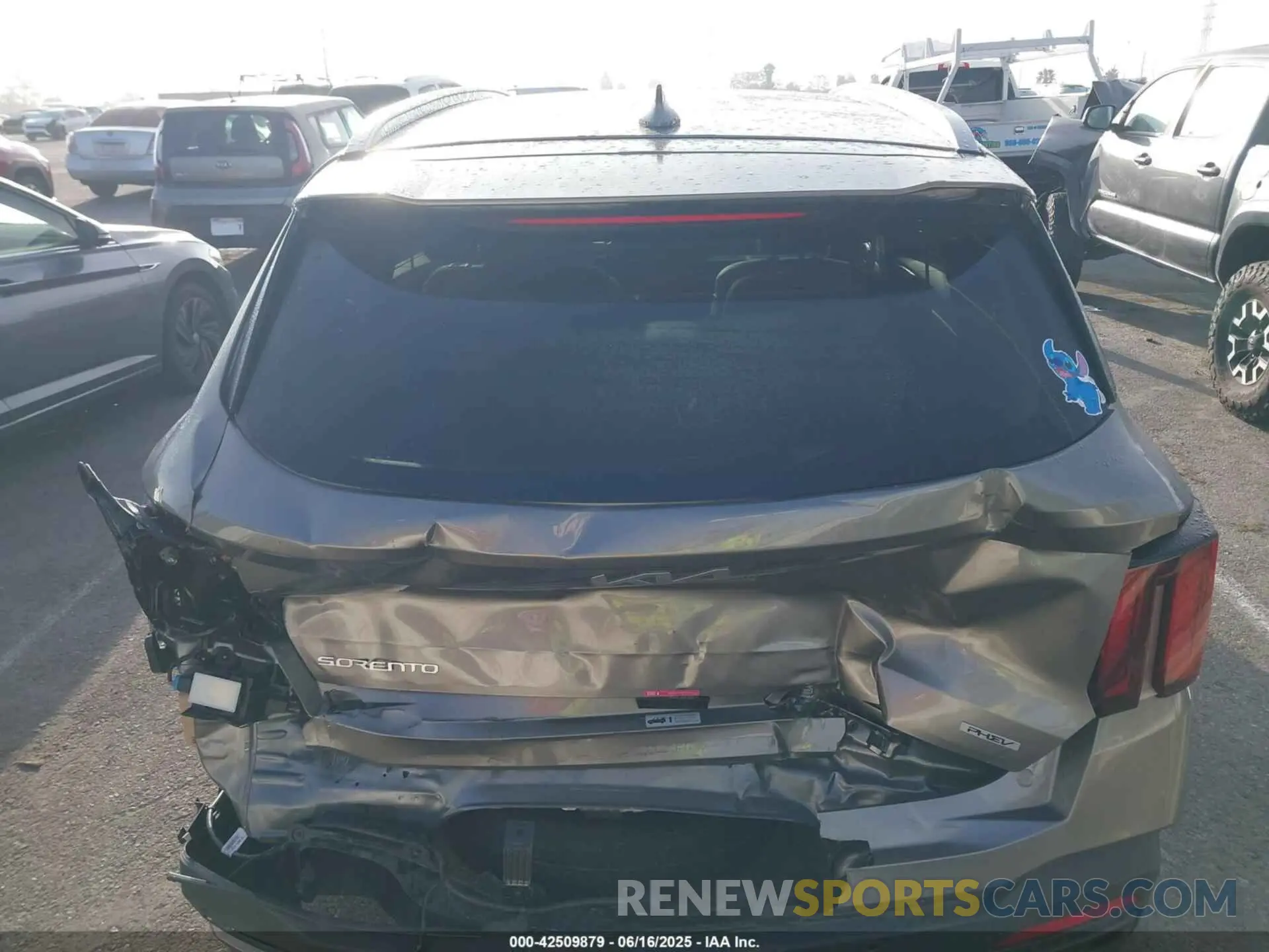 16 Photograph of a damaged car KNDRJDJHXS5325082 KIA SORENTO PLUG-IN HYBRID 2025