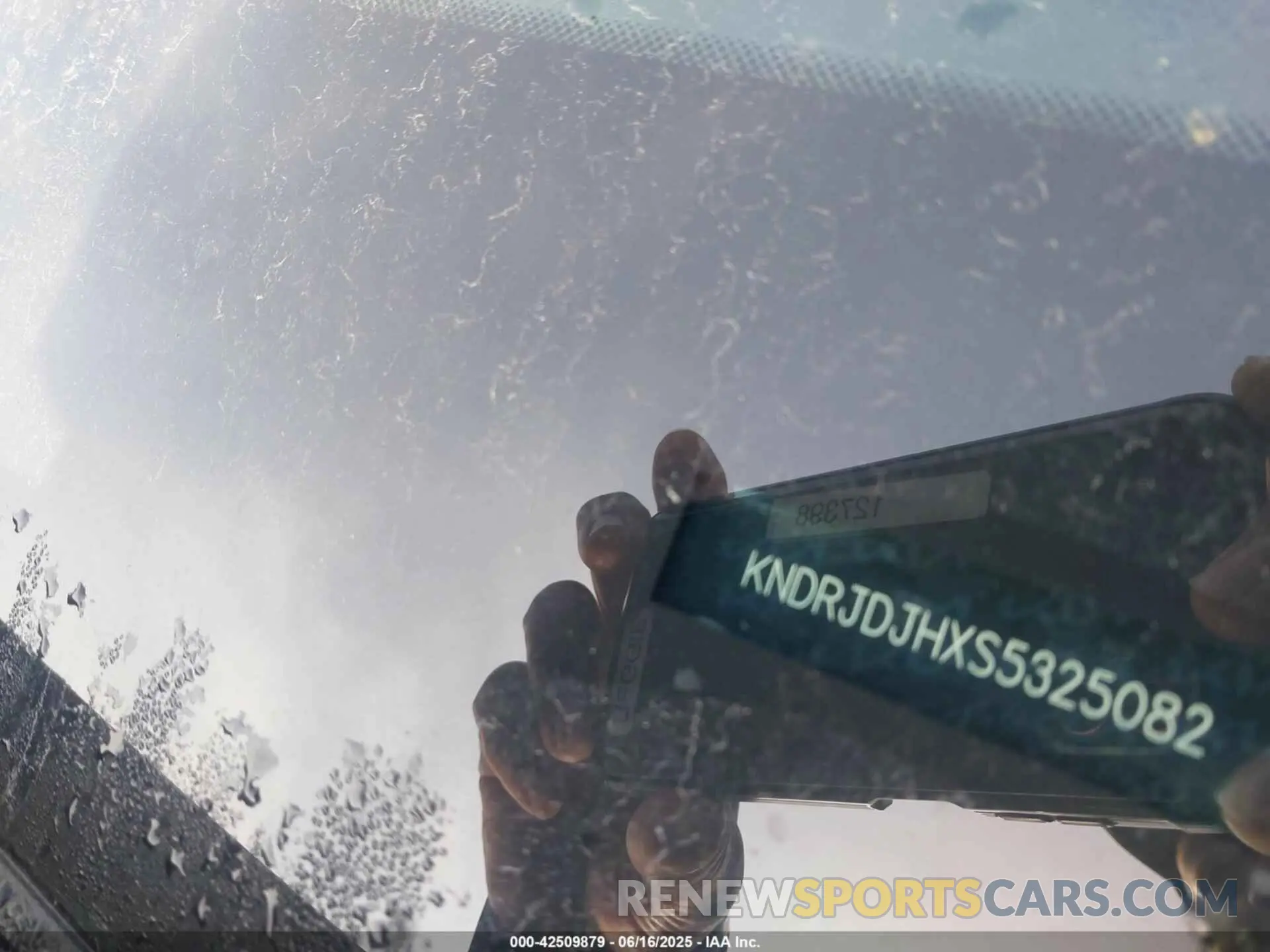 9 Photograph of a damaged car KNDRJDJHXS5325082 KIA SORENTO PLUG-IN HYBRID 2025