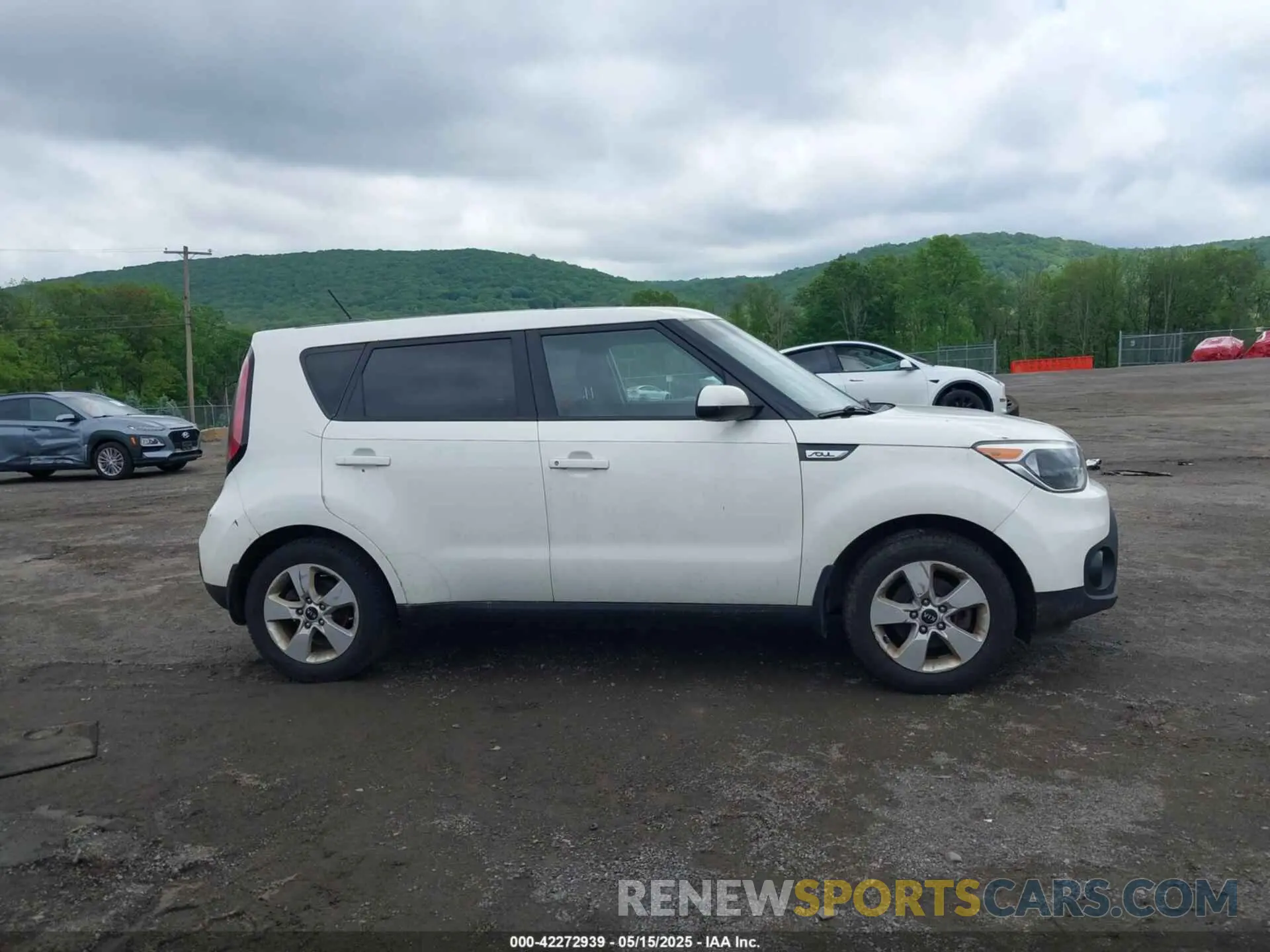 13 Photograph of a damaged car KNDJN2A20K7656081 KIA SOUL 2019