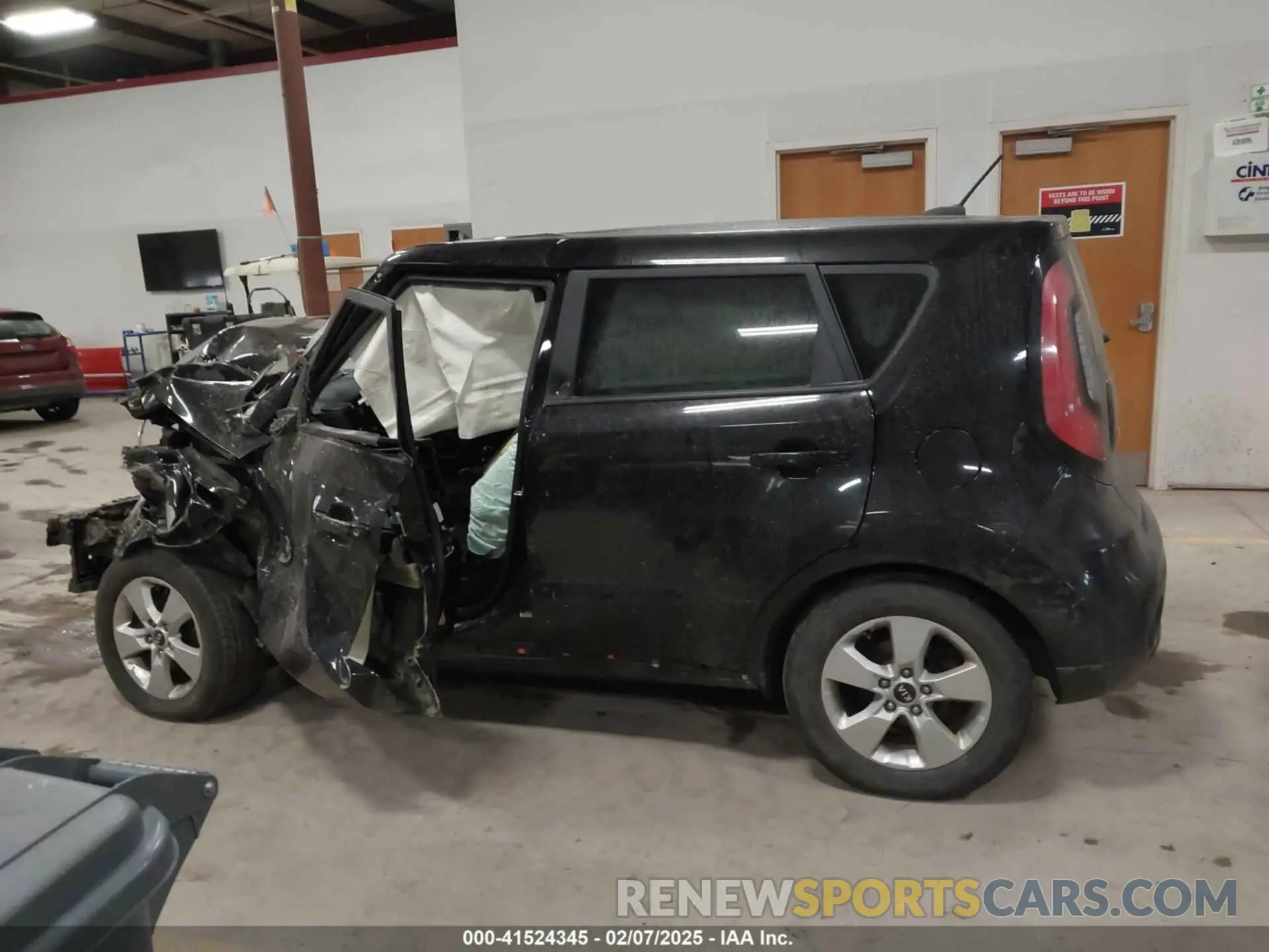 14 Photograph of a damaged car KNDJN2A20K7664889 KIA SOUL 2019