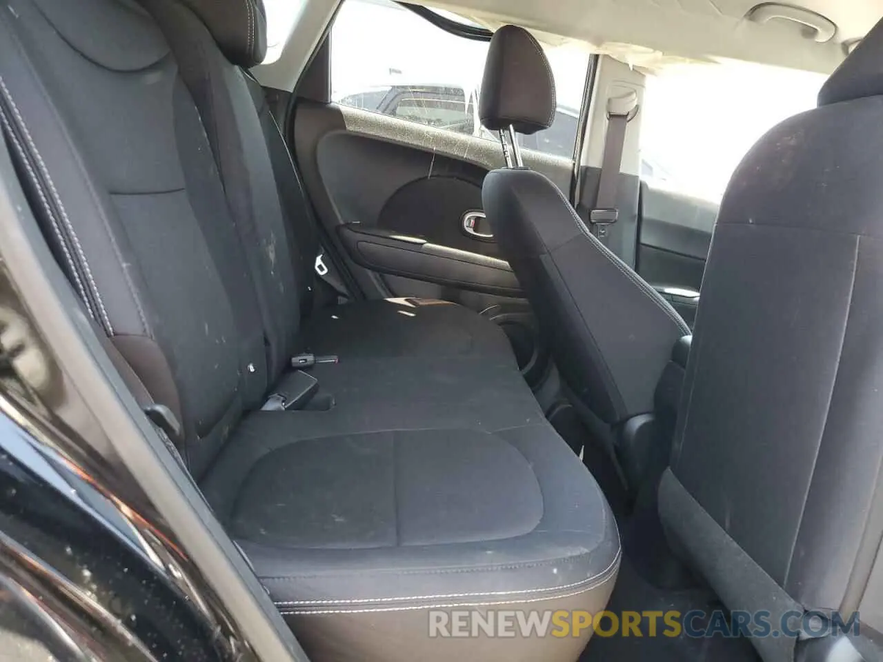 10 Photograph of a damaged car KNDJN2A20K7692014 KIA SOUL 2019