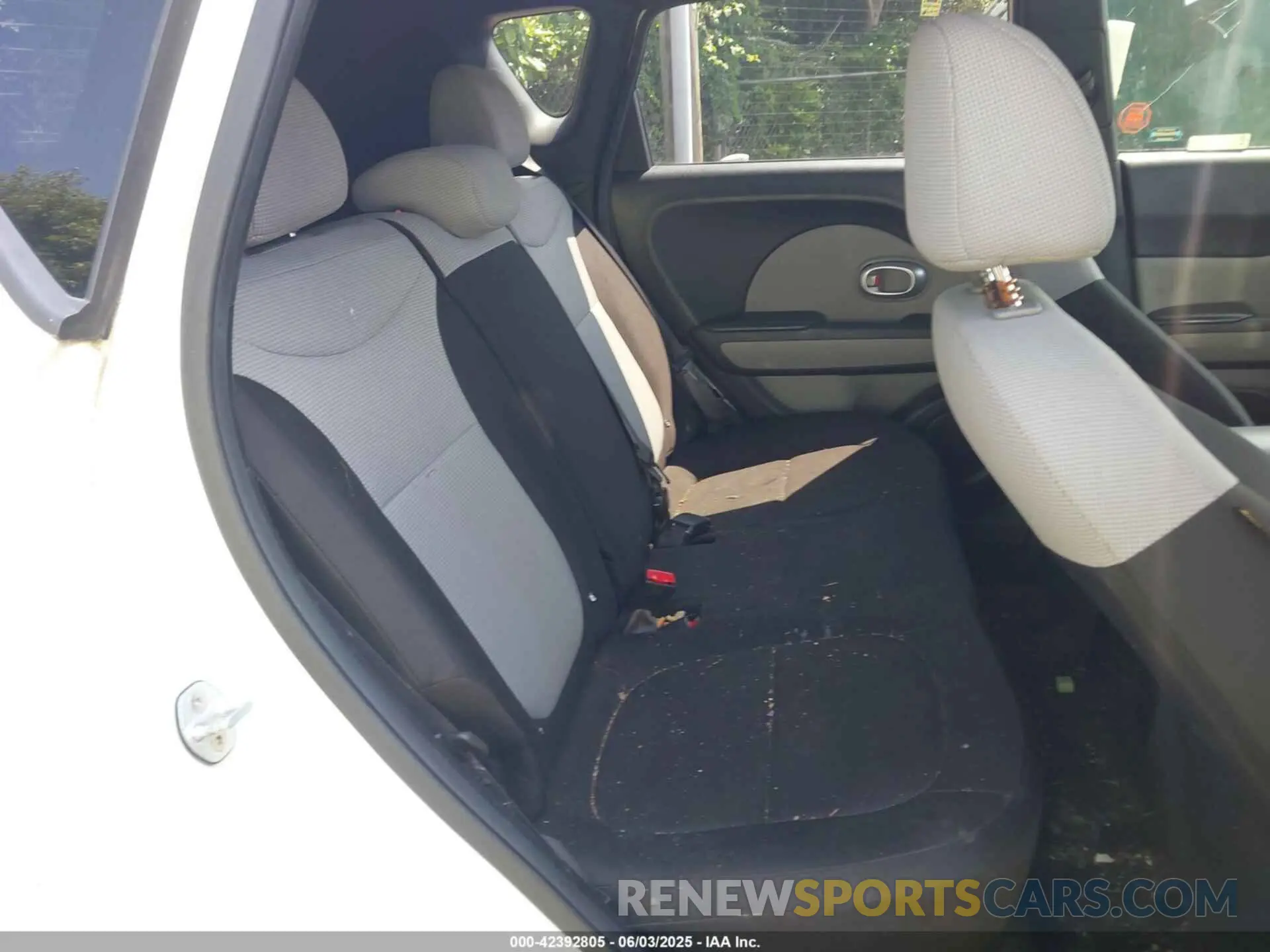8 Photograph of a damaged car KNDJN2A21K7008670 KIA SOUL 2019