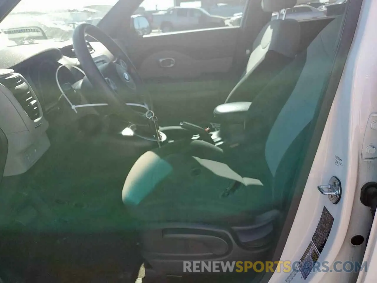 7 Photograph of a damaged car KNDJN2A21K7641203 KIA SOUL 2019