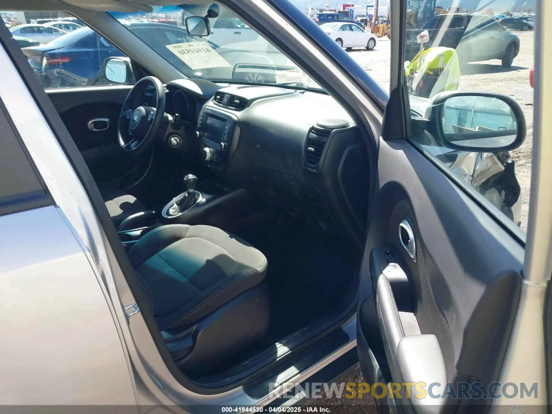 5 Photograph of a damaged car KNDJN2A21K7656087 KIA SOUL 2019
