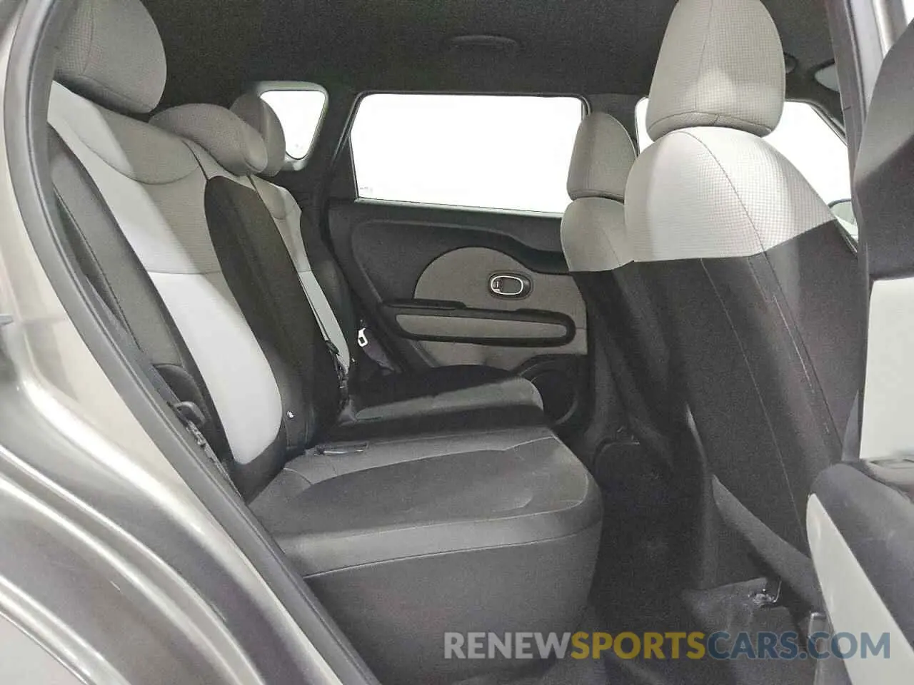 11 Photograph of a damaged car KNDJN2A21K7690384 KIA SOUL 2019