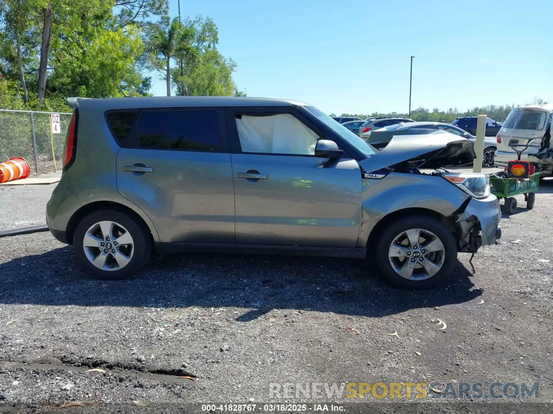 14 Photograph of a damaged car KNDJN2A21K7692264 KIA SOUL 2019