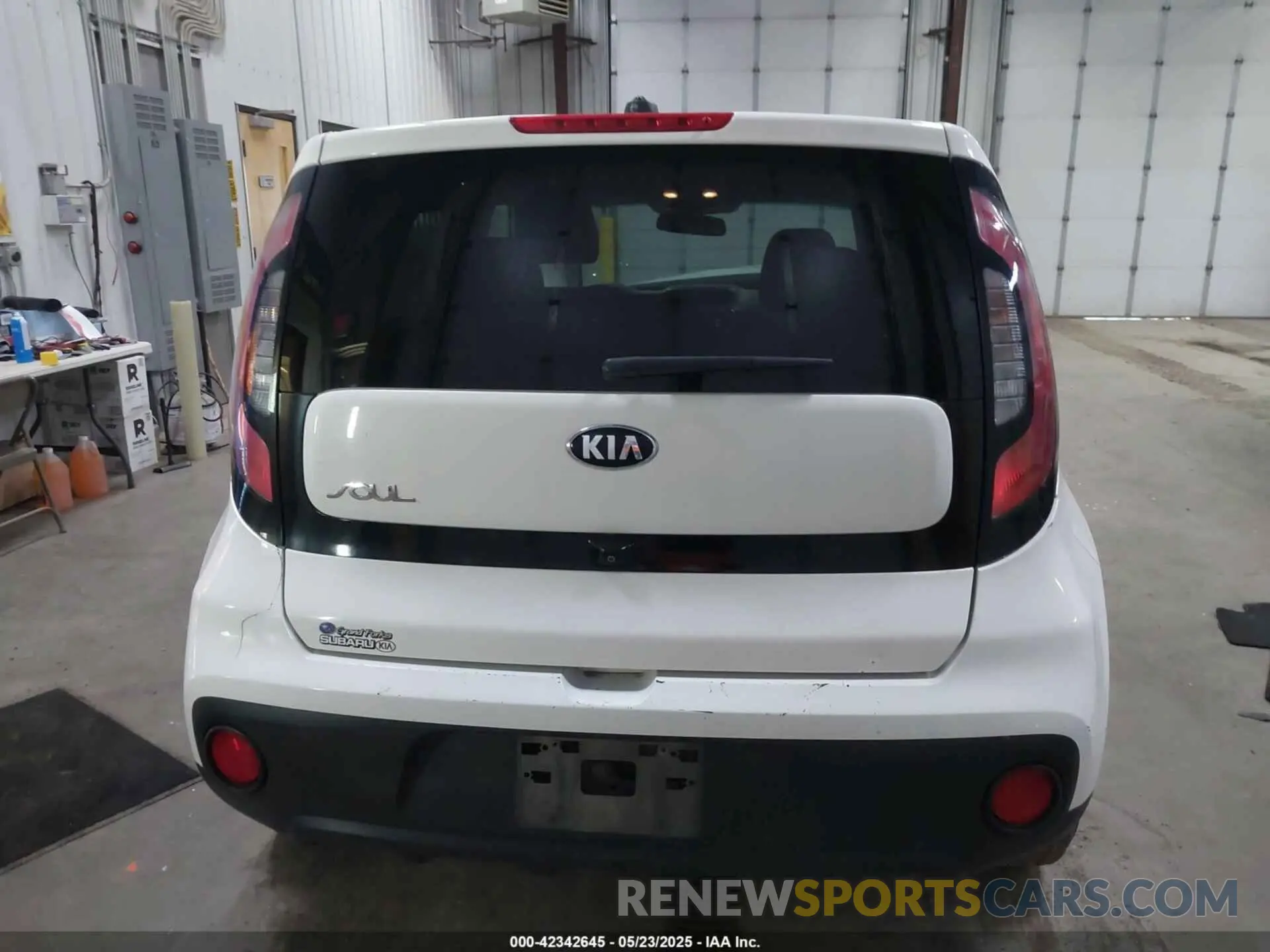 17 Photograph of a damaged car KNDJN2A21K7699666 KIA SOUL 2019