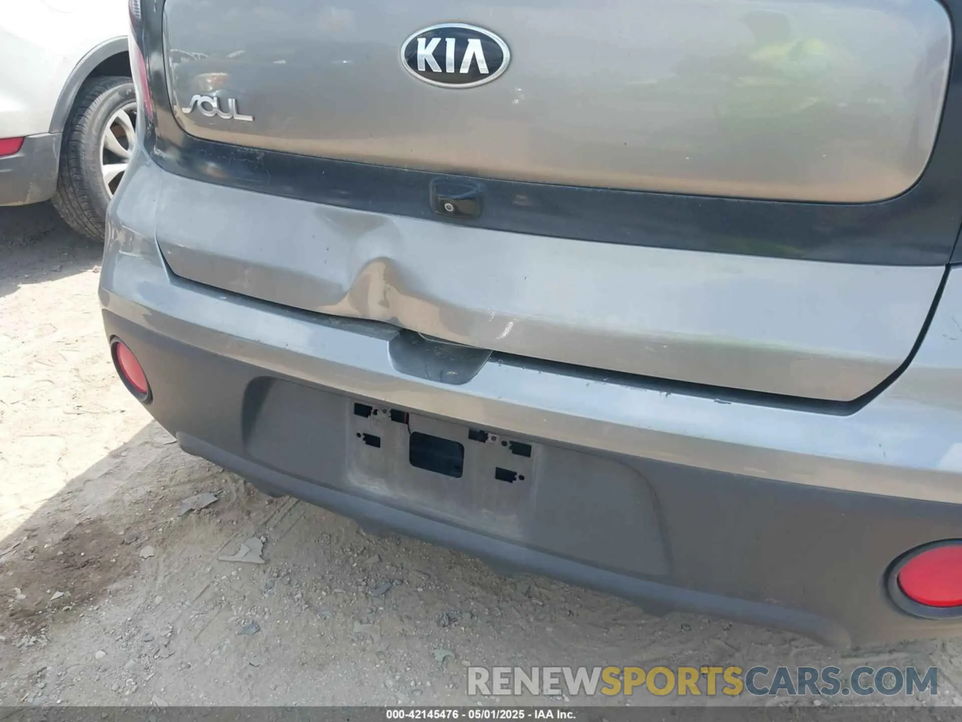 11 Photograph of a damaged car KNDJN2A22K7003994 KIA SOUL 2019