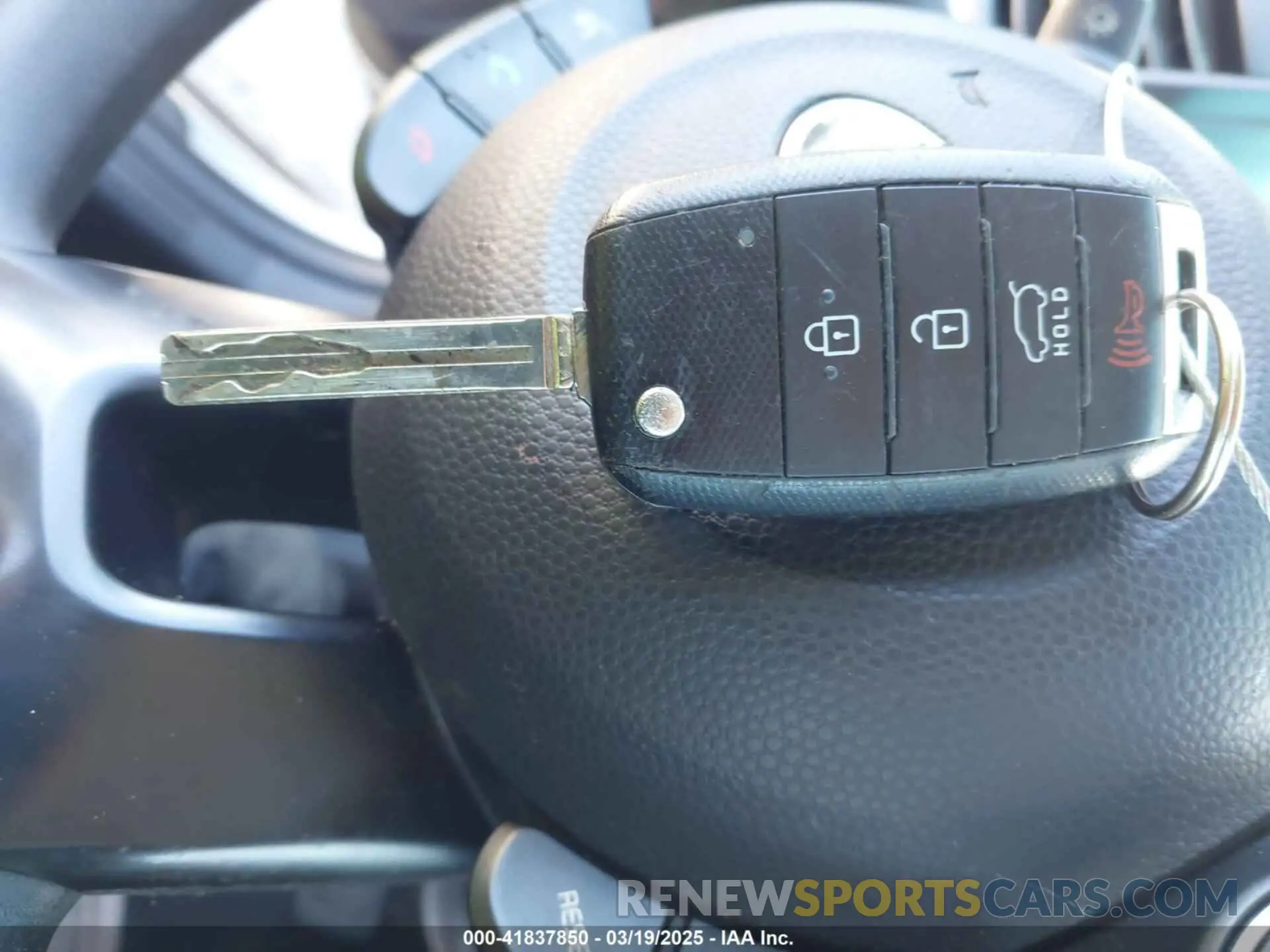 11 Photograph of a damaged car KNDJN2A22K7653845 KIA SOUL 2019