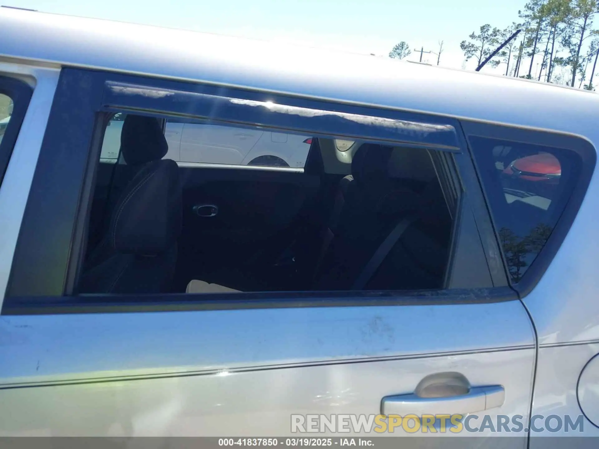 17 Photograph of a damaged car KNDJN2A22K7653845 KIA SOUL 2019
