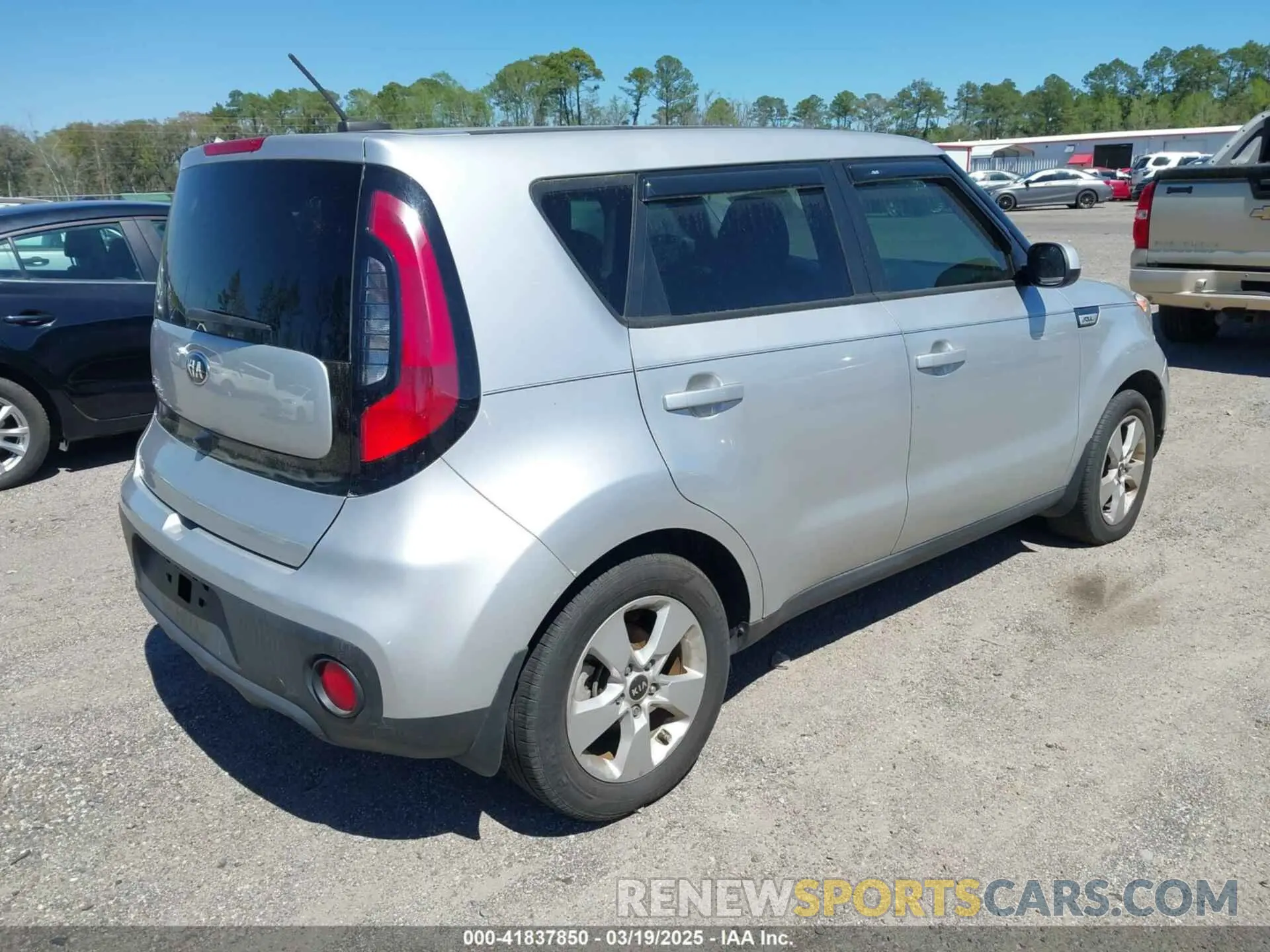 4 Photograph of a damaged car KNDJN2A22K7653845 KIA SOUL 2019