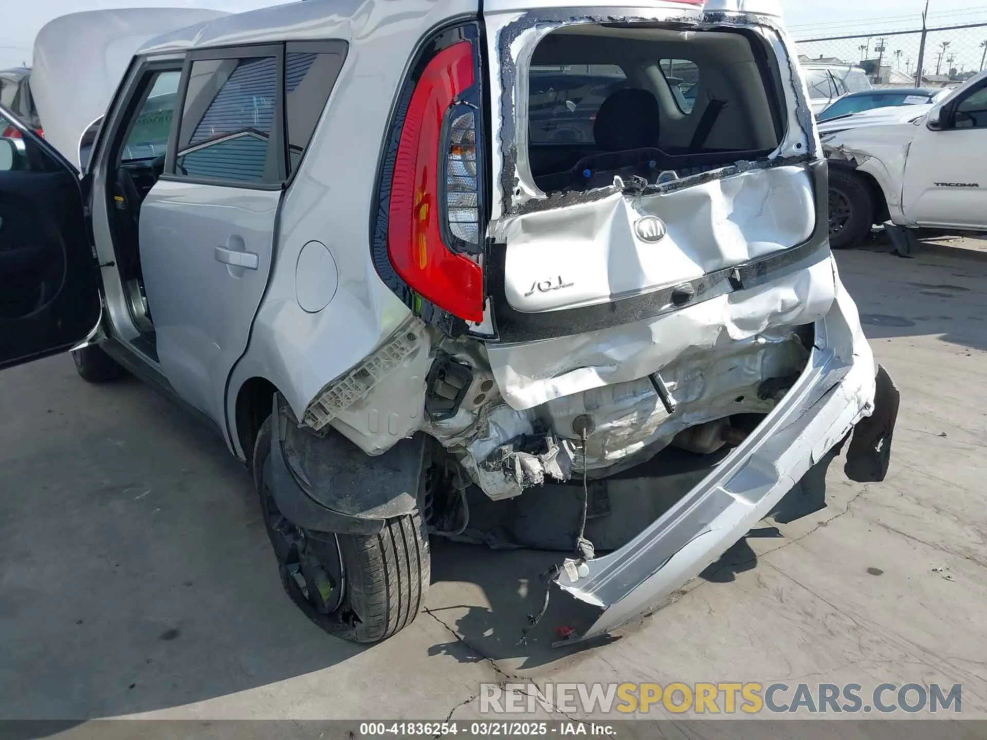 18 Photograph of a damaged car KNDJN2A22K7681399 KIA SOUL 2019