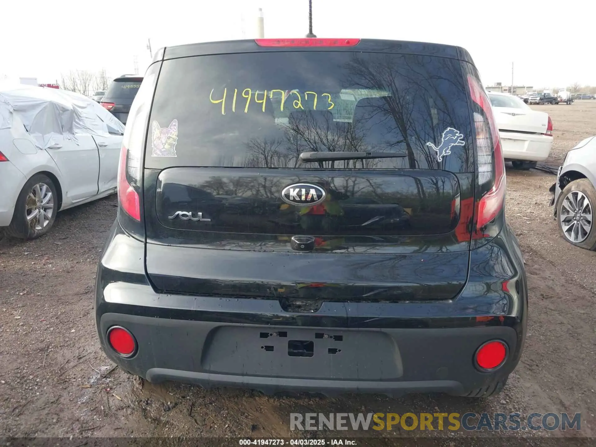 17 Photograph of a damaged car KNDJN2A22K7685873 KIA SOUL 2019