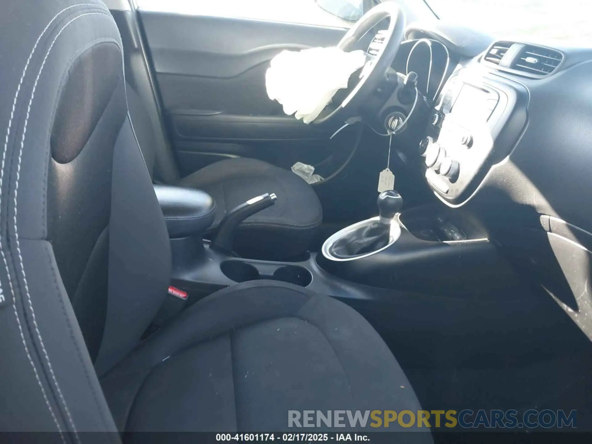 5 Photograph of a damaged car KNDJN2A22K7913306 KIA SOUL 2019