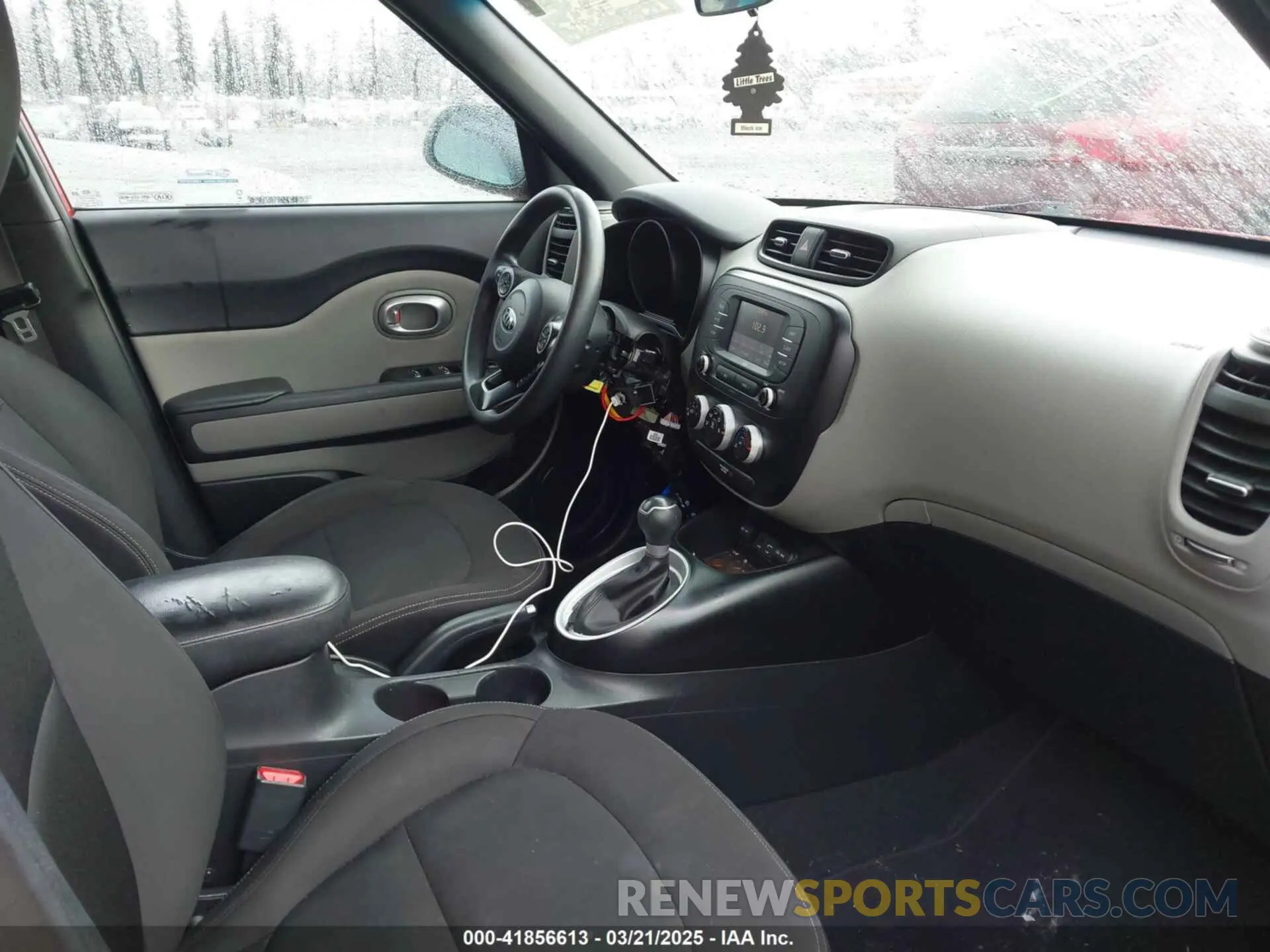 5 Photograph of a damaged car KNDJN2A23K7001784 KIA SOUL 2019