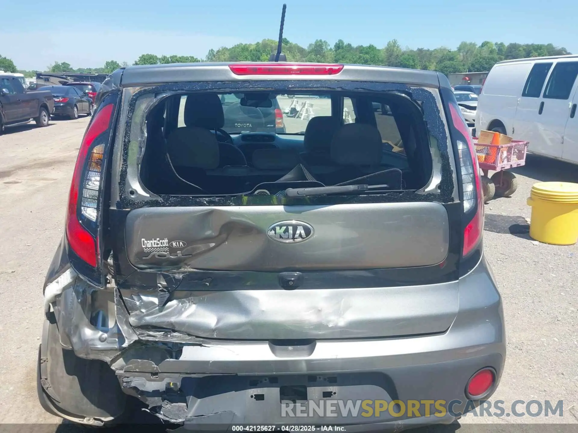 16 Photograph of a damaged car KNDJN2A23K7003146 KIA SOUL 2019