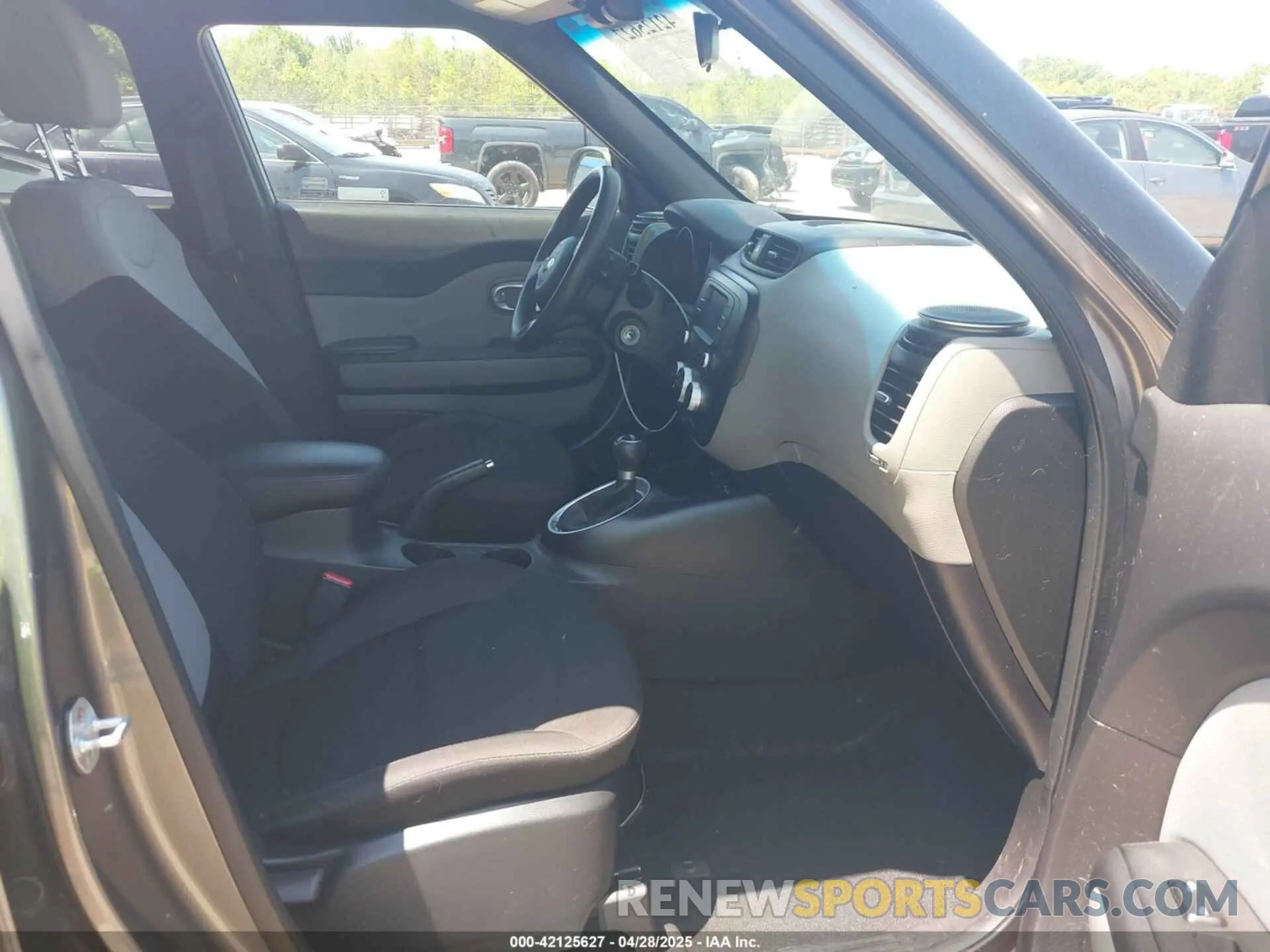 5 Photograph of a damaged car KNDJN2A23K7003146 KIA SOUL 2019