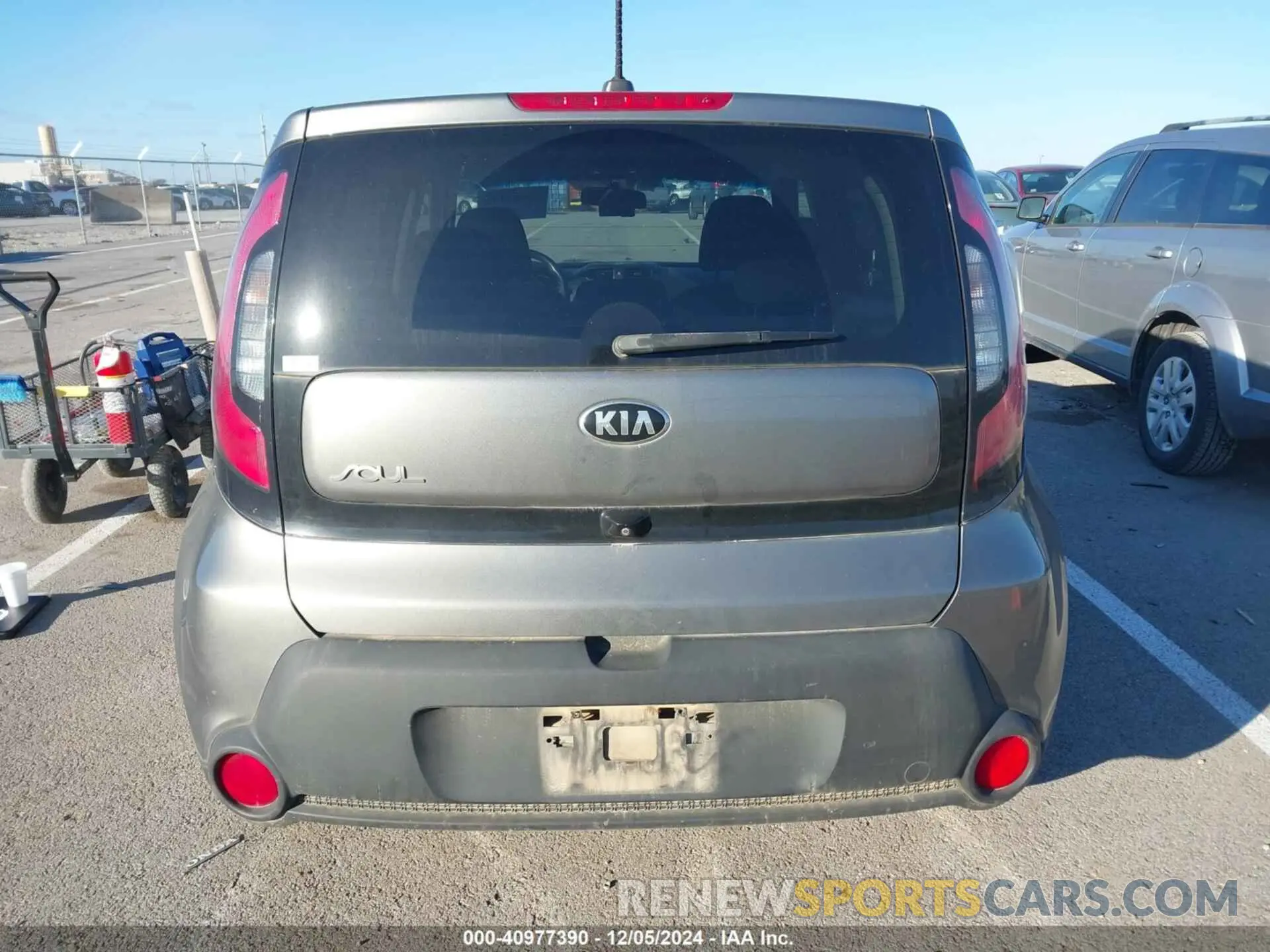 17 Photograph of a damaged car KNDJN2A23K7015460 KIA SOUL 2019