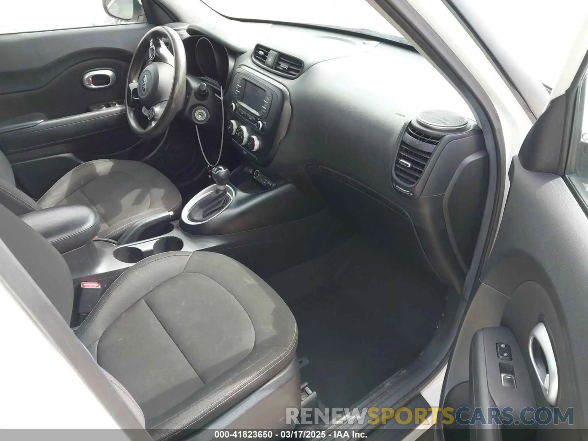 5 Photograph of a damaged car KNDJN2A23K7026104 KIA SOUL 2019