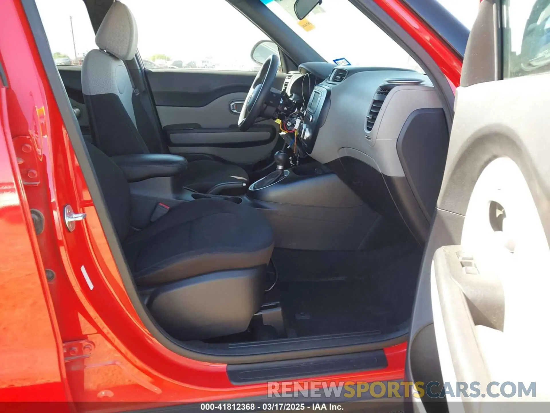5 Photograph of a damaged car KNDJN2A23K7661999 KIA SOUL 2019