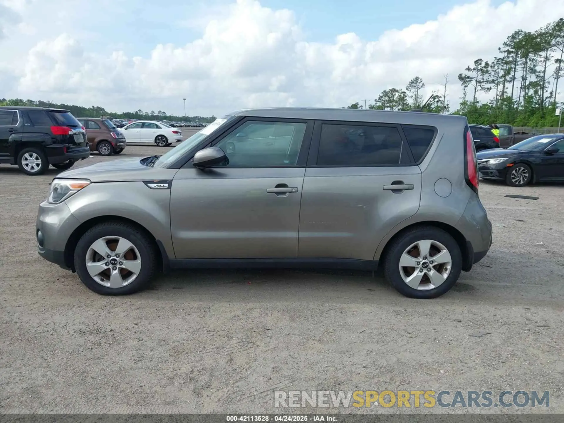 14 Photograph of a damaged car KNDJN2A23K7673604 KIA SOUL 2019
