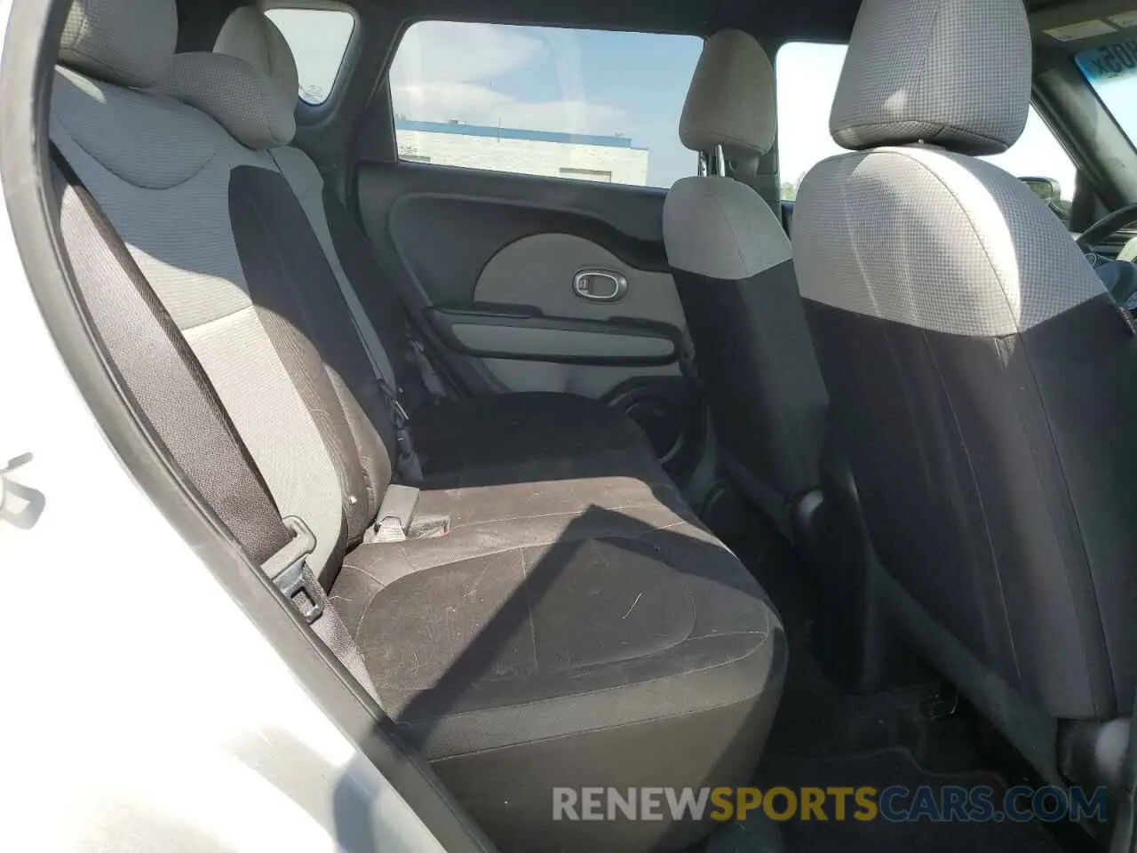 10 Photograph of a damaged car KNDJN2A23K7683873 KIA SOUL 2019