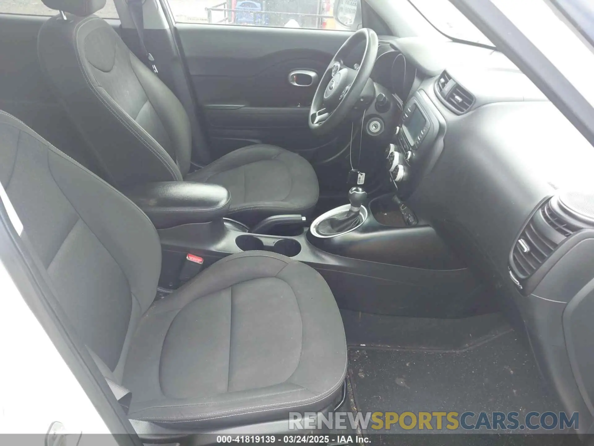5 Photograph of a damaged car KNDJN2A23K7685980 KIA SOUL 2019