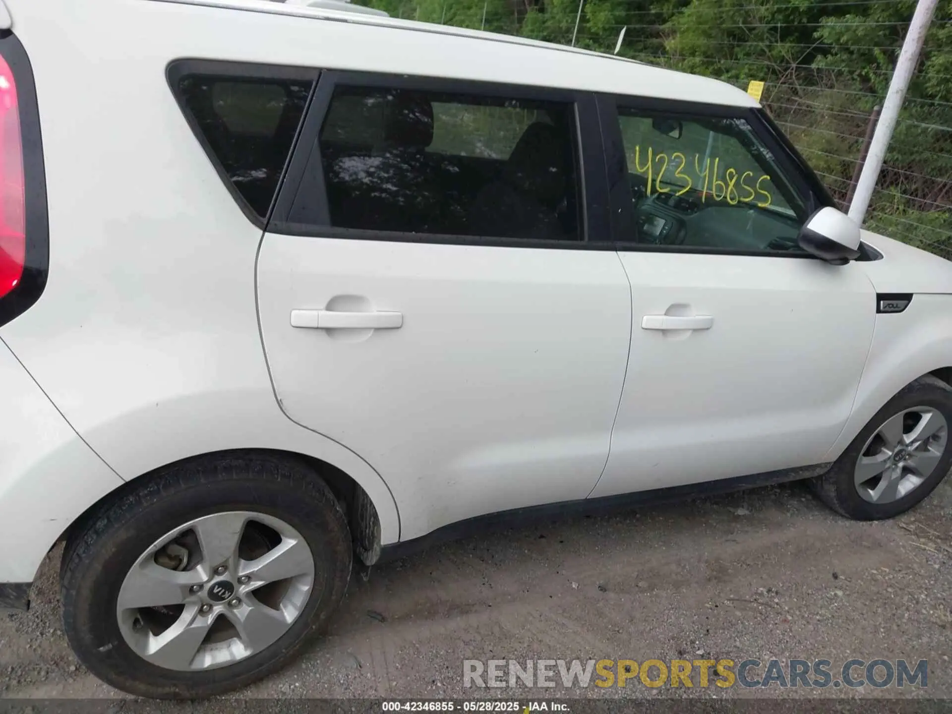 13 Photograph of a damaged car KNDJN2A23K7687552 KIA SOUL 2019