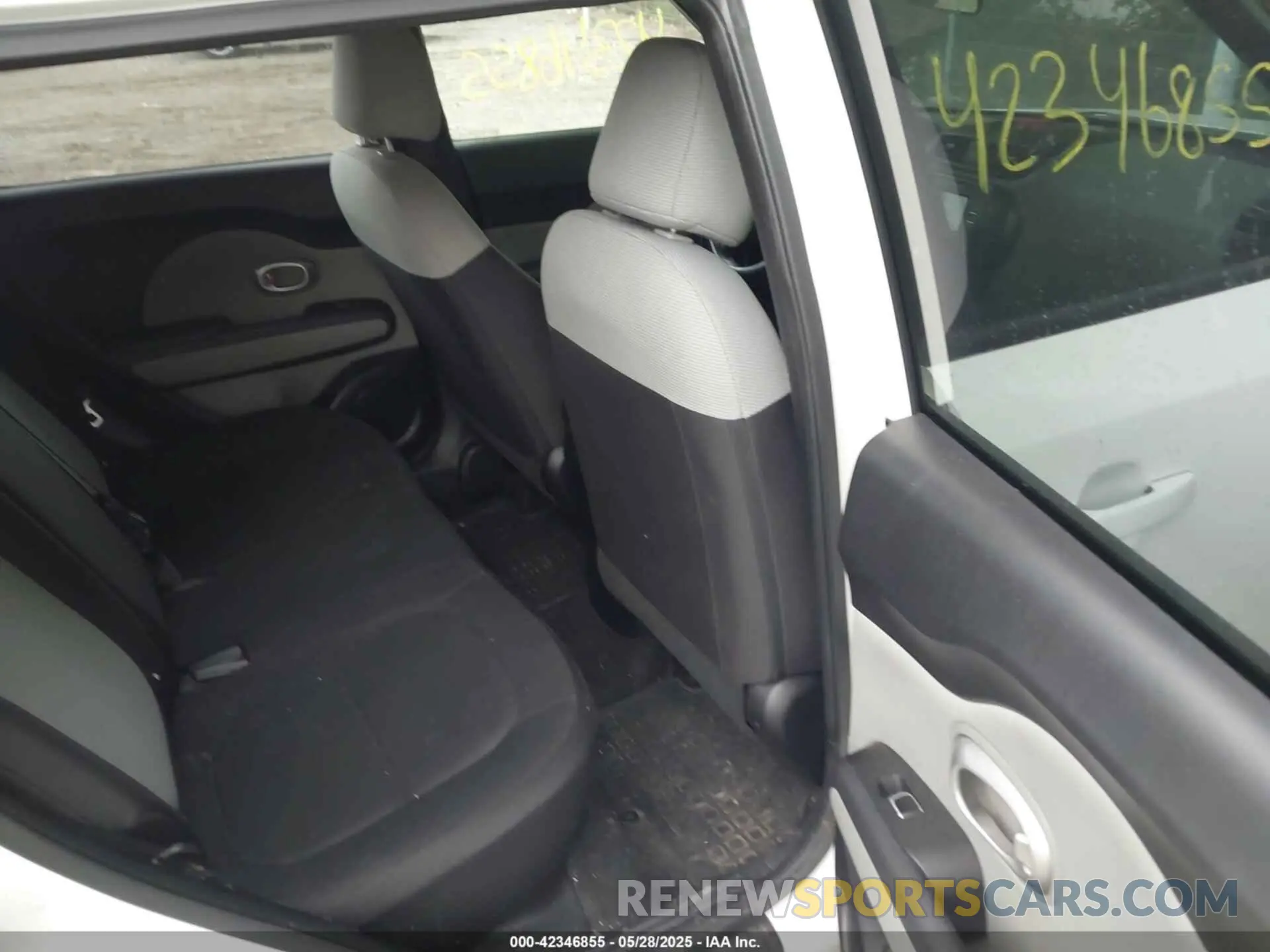 8 Photograph of a damaged car KNDJN2A23K7687552 KIA SOUL 2019